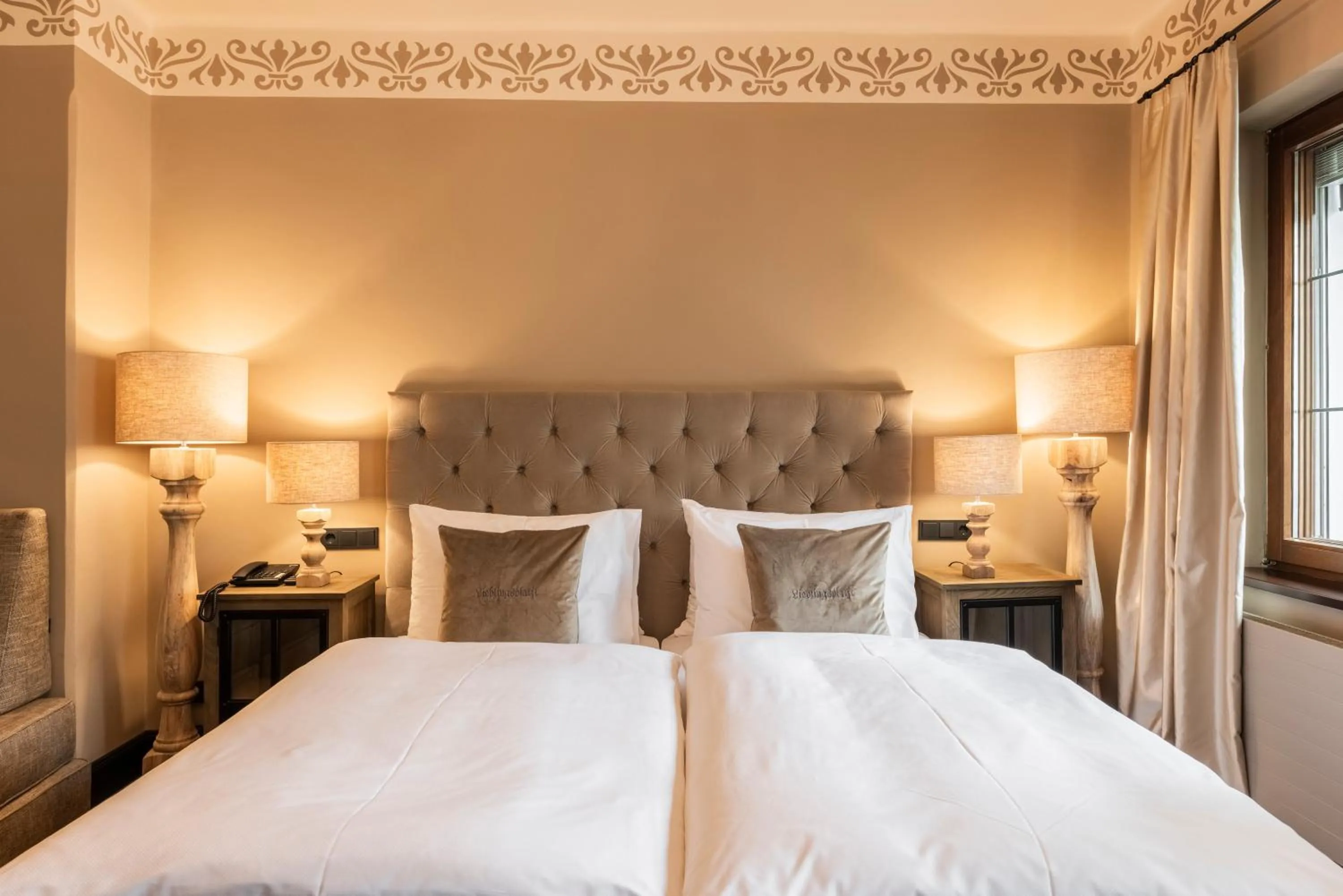 Bed in Boutiquehotel Weisses Rössl