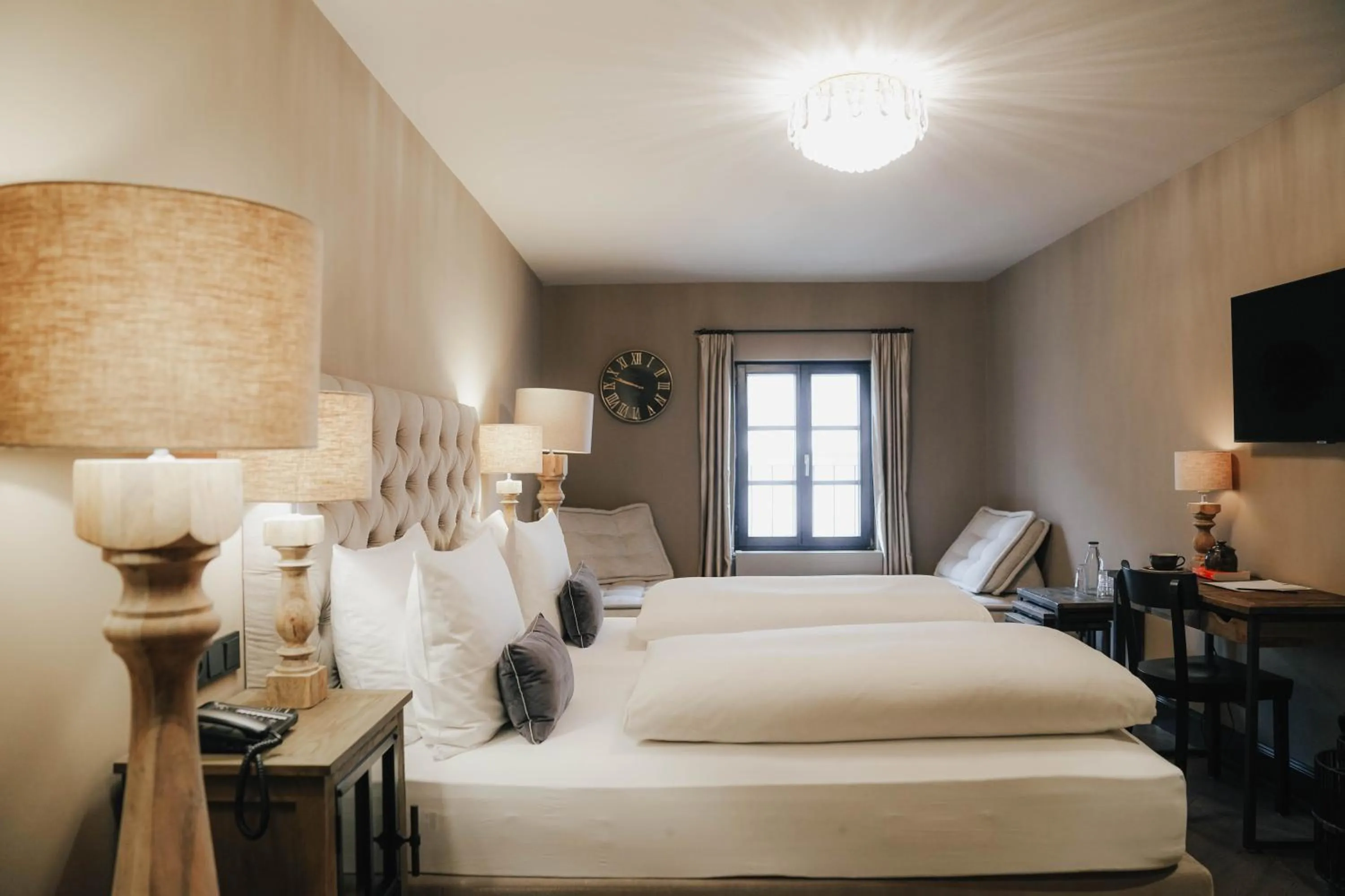 Bedroom, Bed in Boutiquehotel Weisses Rössl