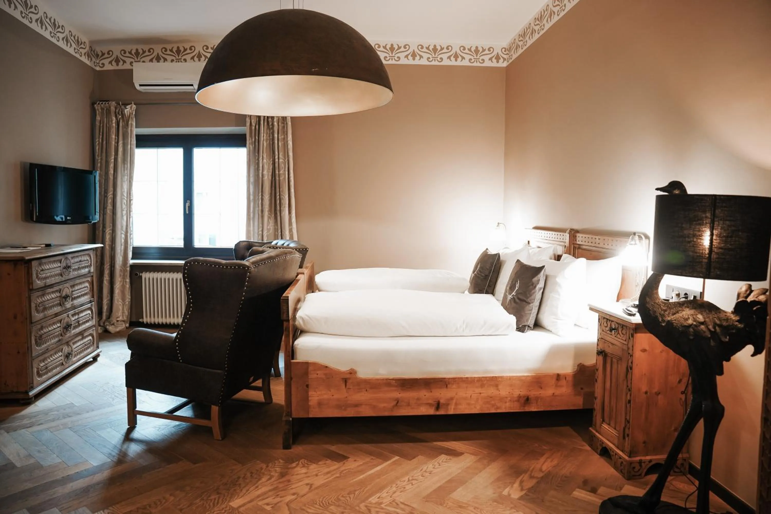 Bedroom, Bed in Boutiquehotel Weisses Rössl