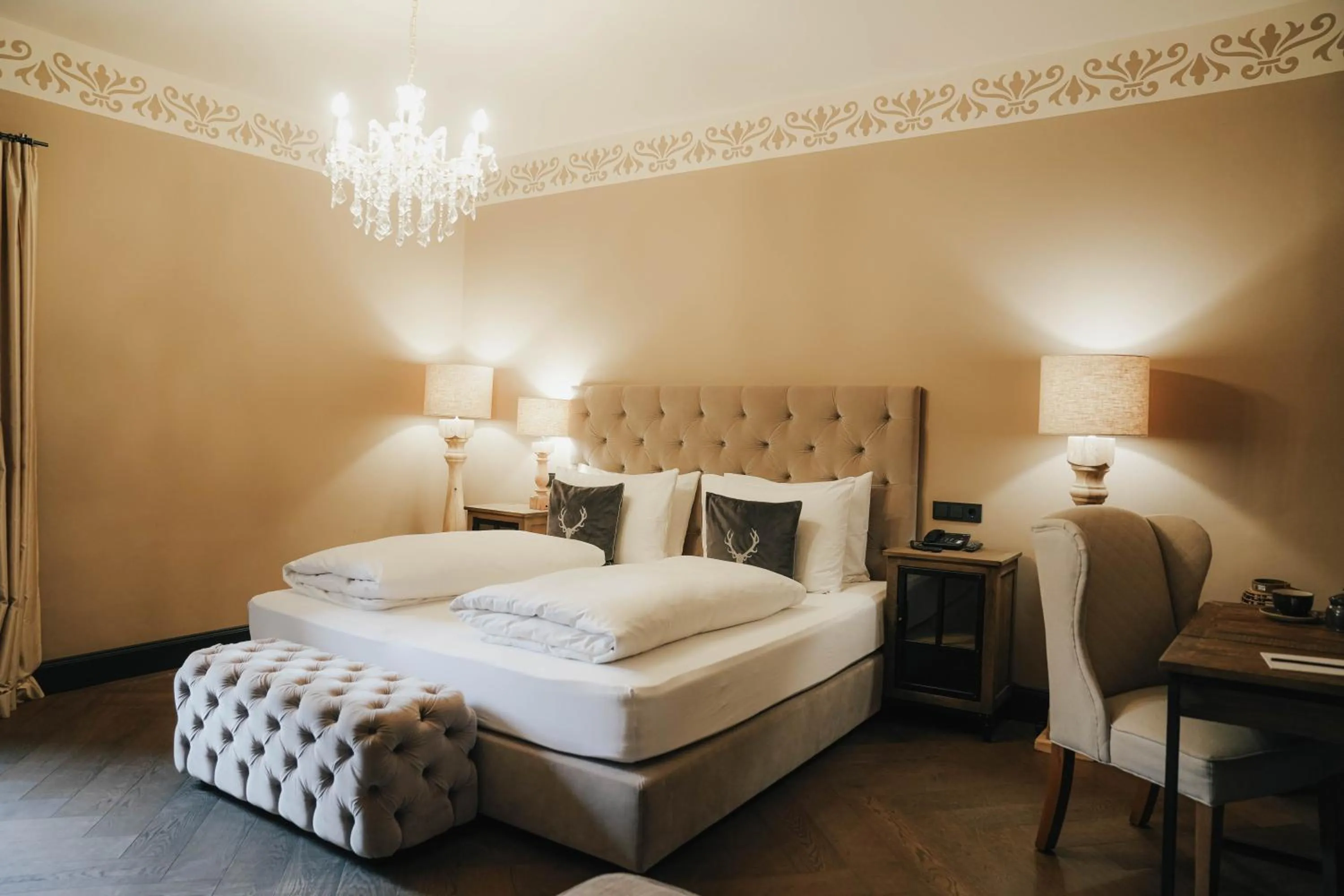 Bedroom, Bed in Boutiquehotel Weisses Rössl