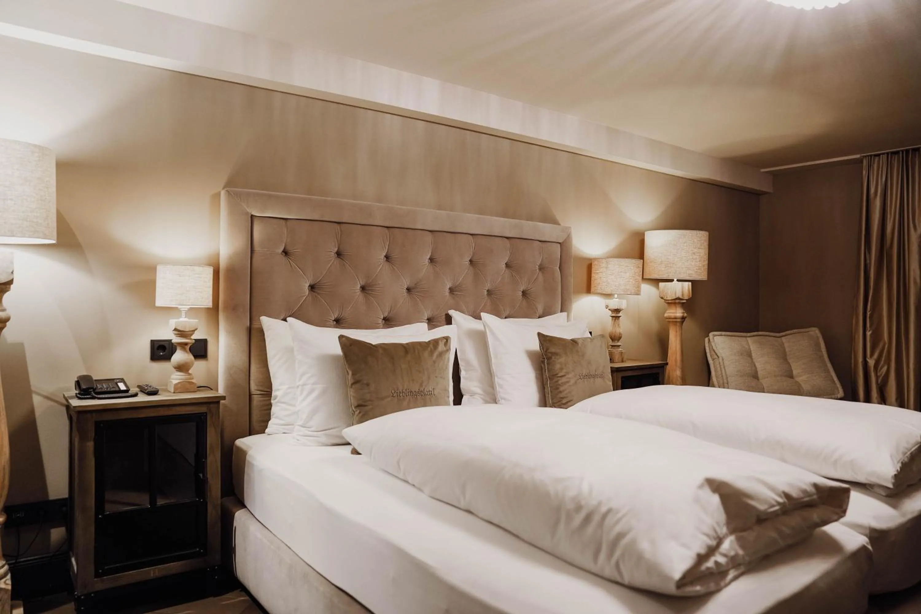 Bedroom, Bed in Boutiquehotel Weisses Rössl