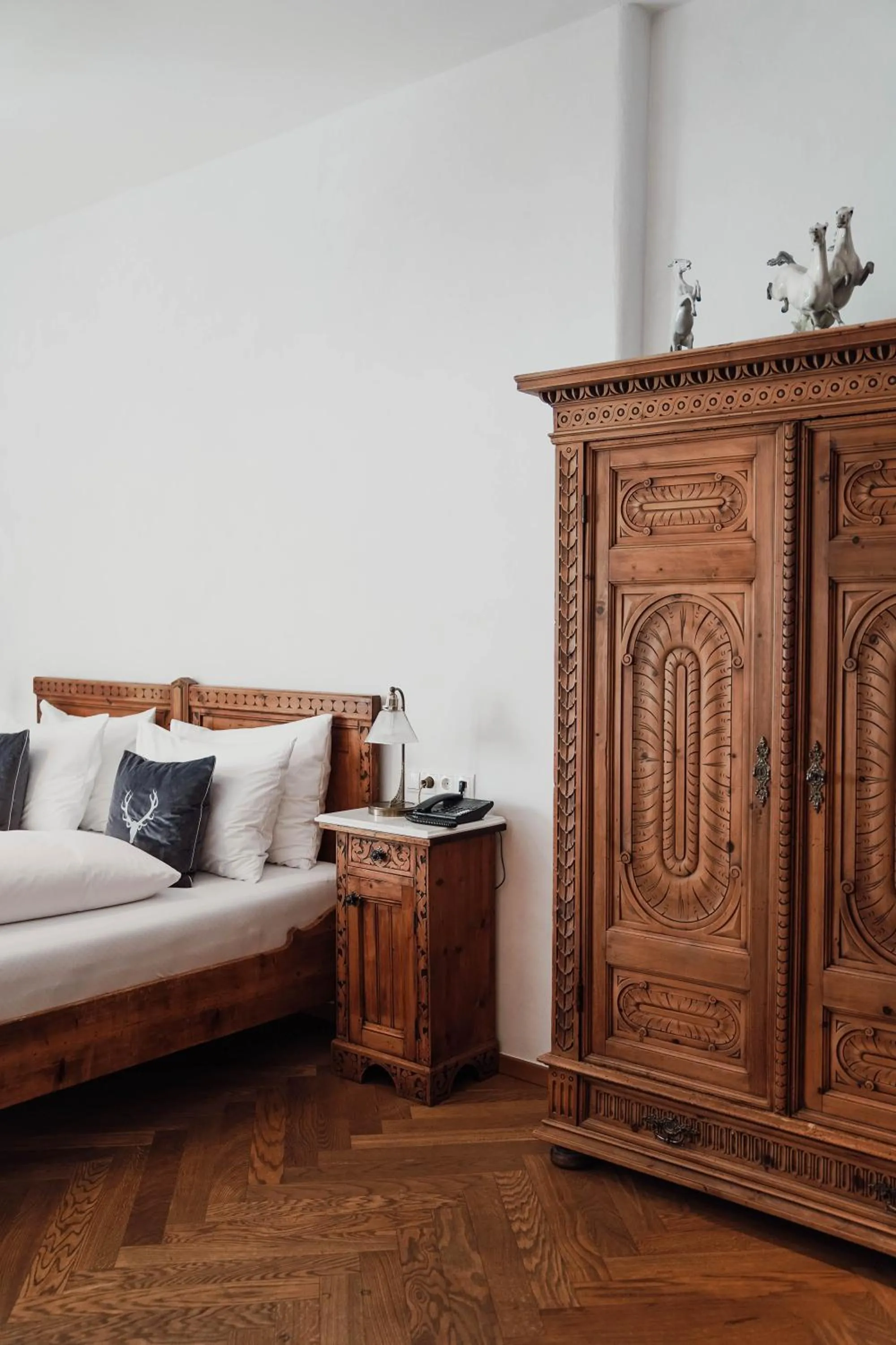 Bedroom, Bed in Boutiquehotel Weisses Rössl