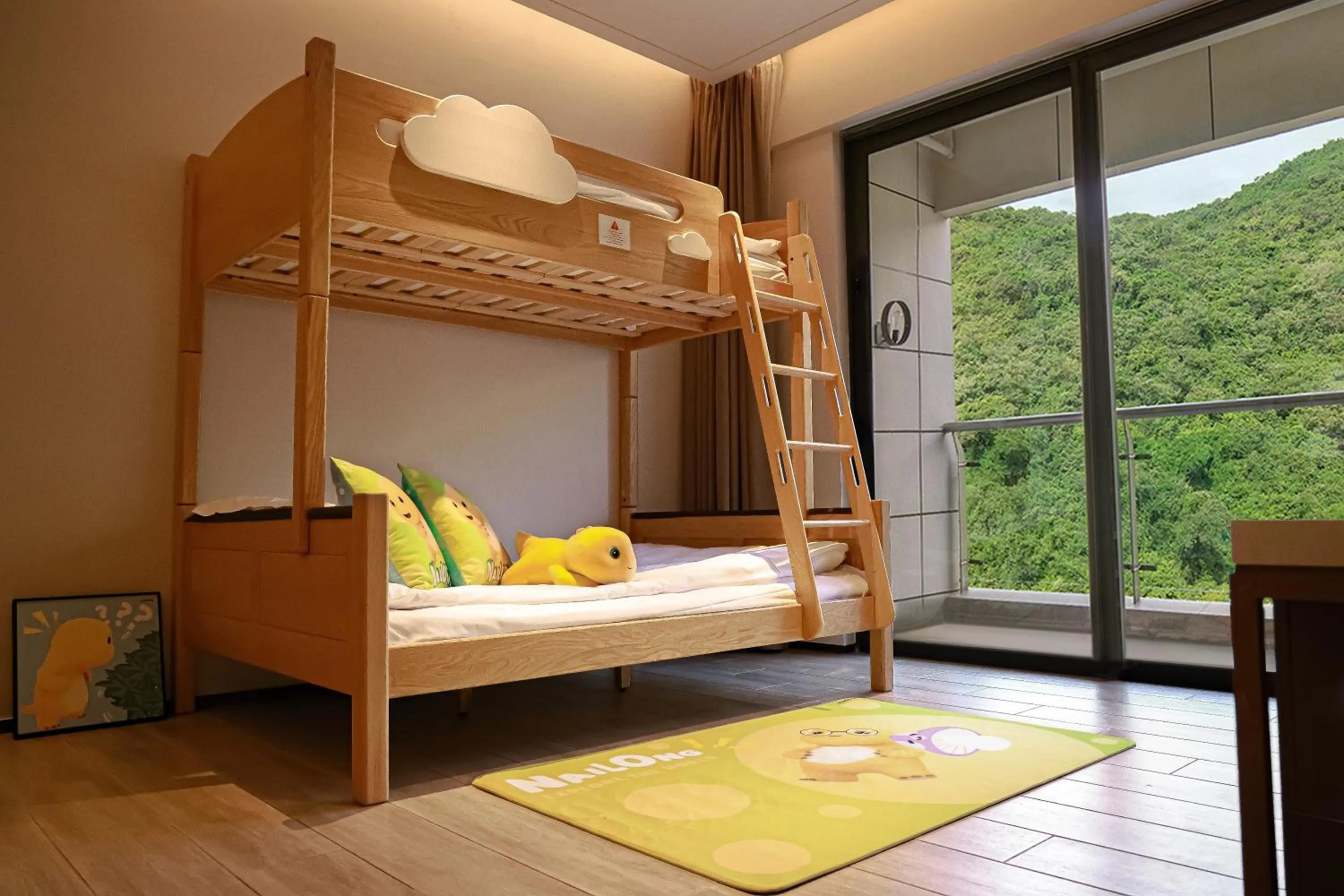 Photo of the whole room, Bed in Holiday Inn & Suites Sanya Yalong Bay