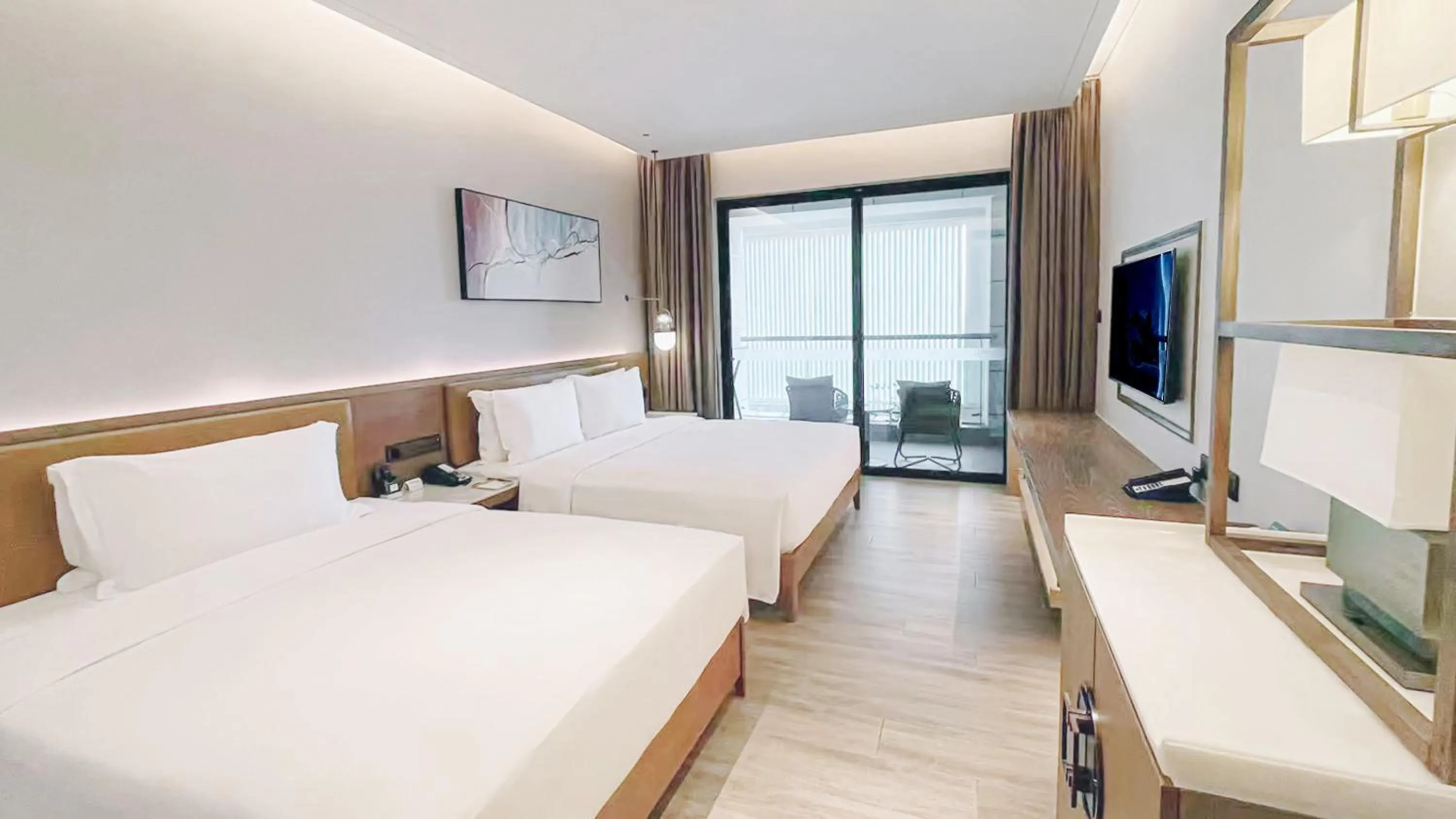 Photo of the whole room, Bed in Holiday Inn & Suites Sanya Yalong Bay