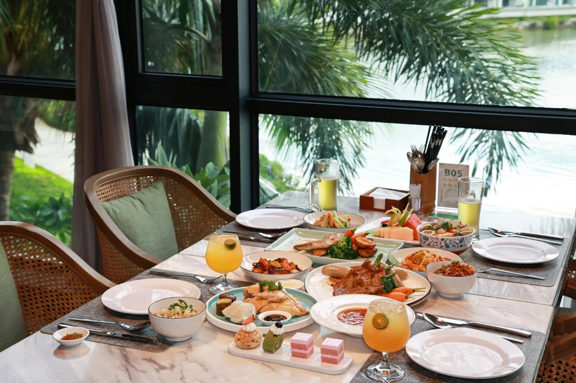 Restaurant/places to eat in Holiday Inn & Suites Sanya Yalong Bay