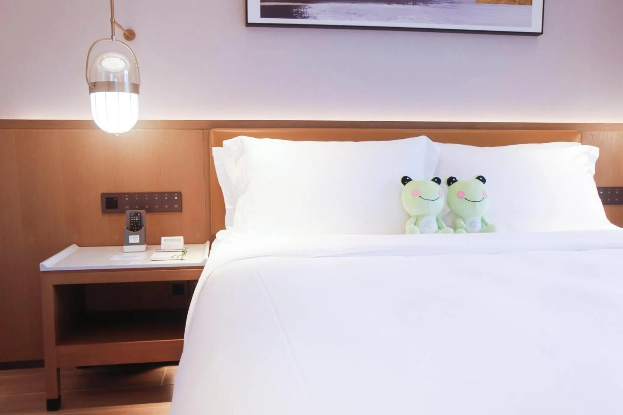 Photo of the whole room, Bed in Holiday Inn & Suites Sanya Yalong Bay