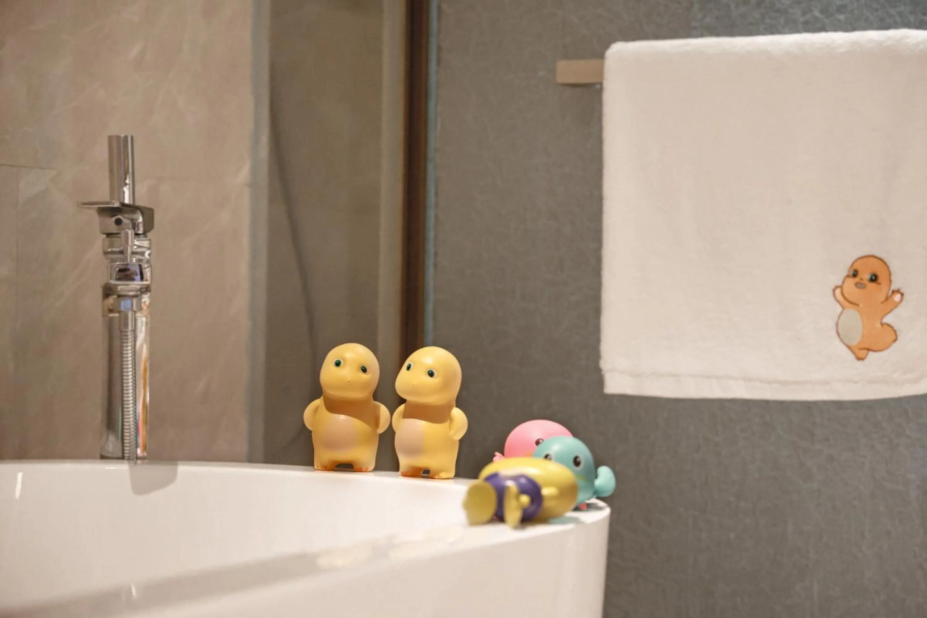 Bath in Holiday Inn & Suites Sanya Yalong Bay