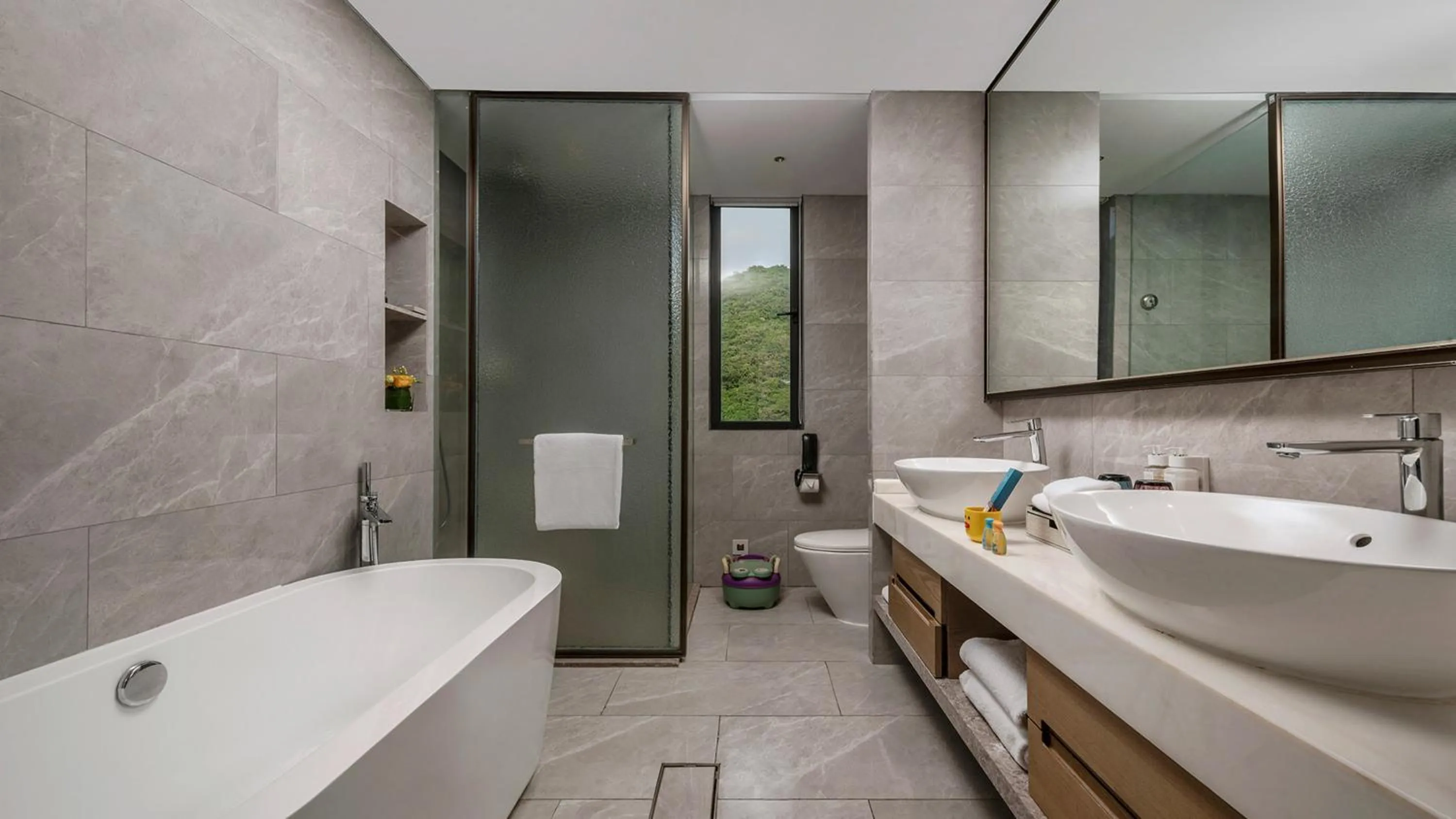 Photo of the whole room in Holiday Inn & Suites Sanya Yalong Bay