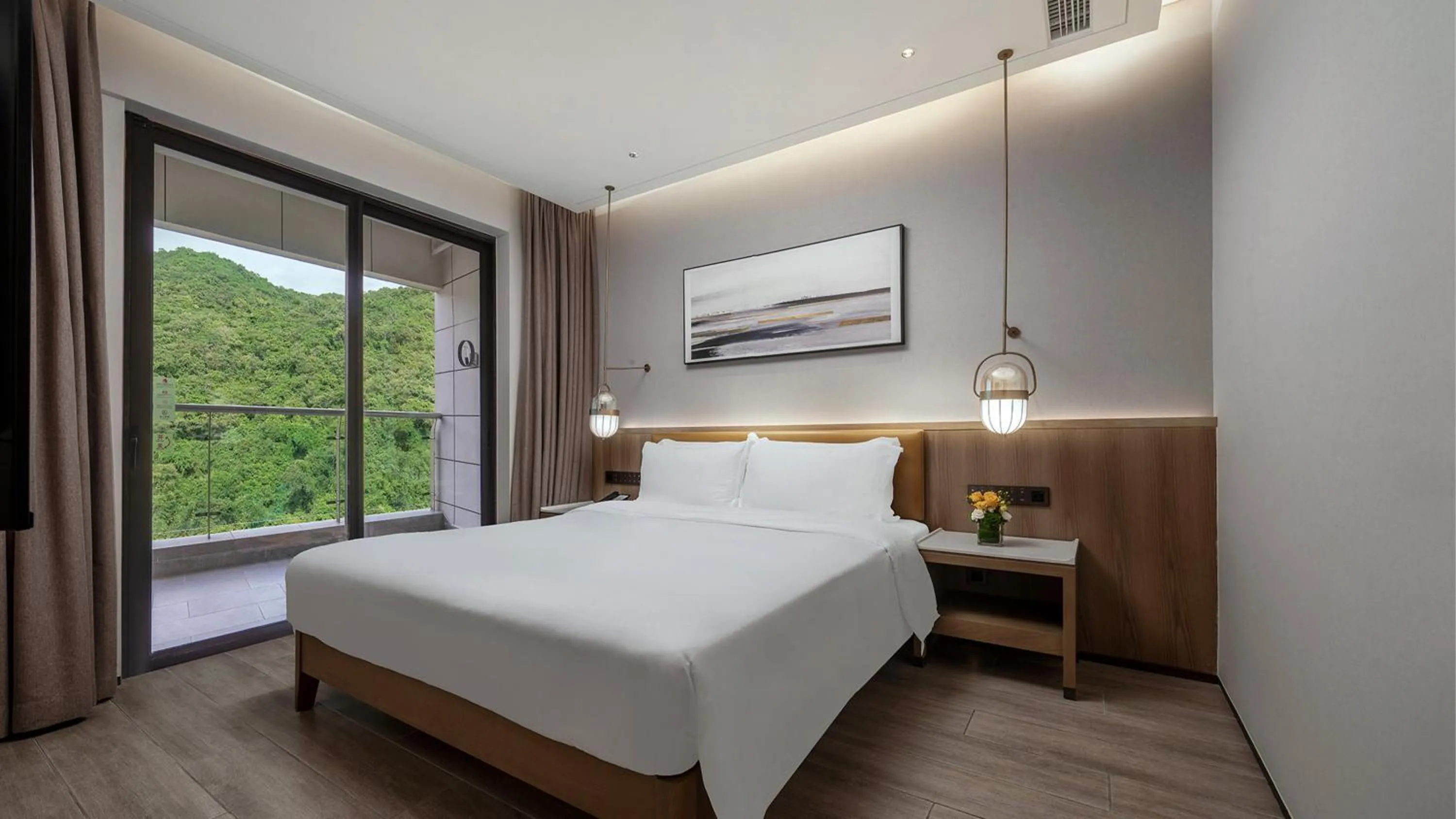 Photo of the whole room, Bed in Holiday Inn & Suites Sanya Yalong Bay