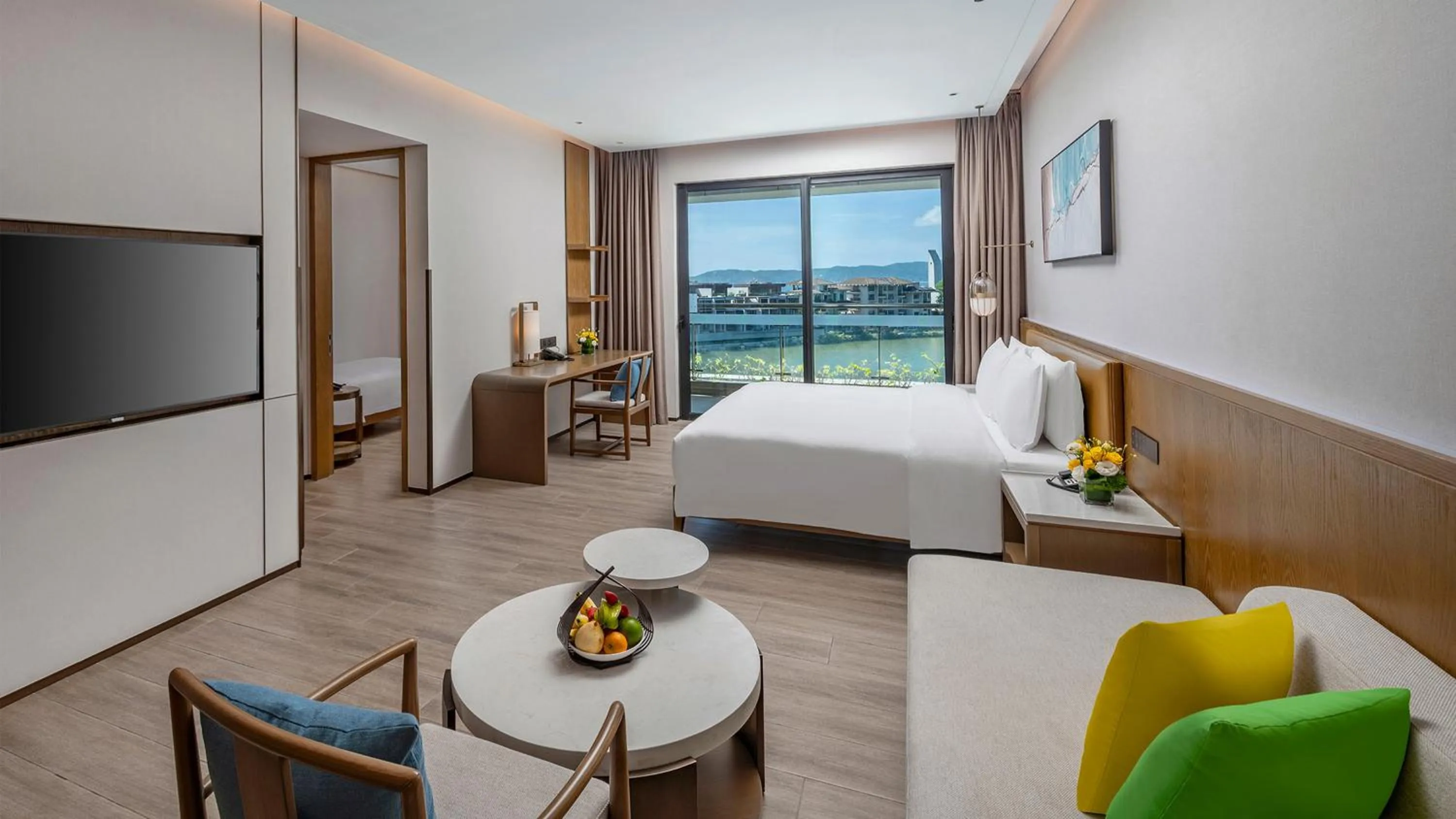 Photo of the whole room, Bed in Holiday Inn & Suites Sanya Yalong Bay