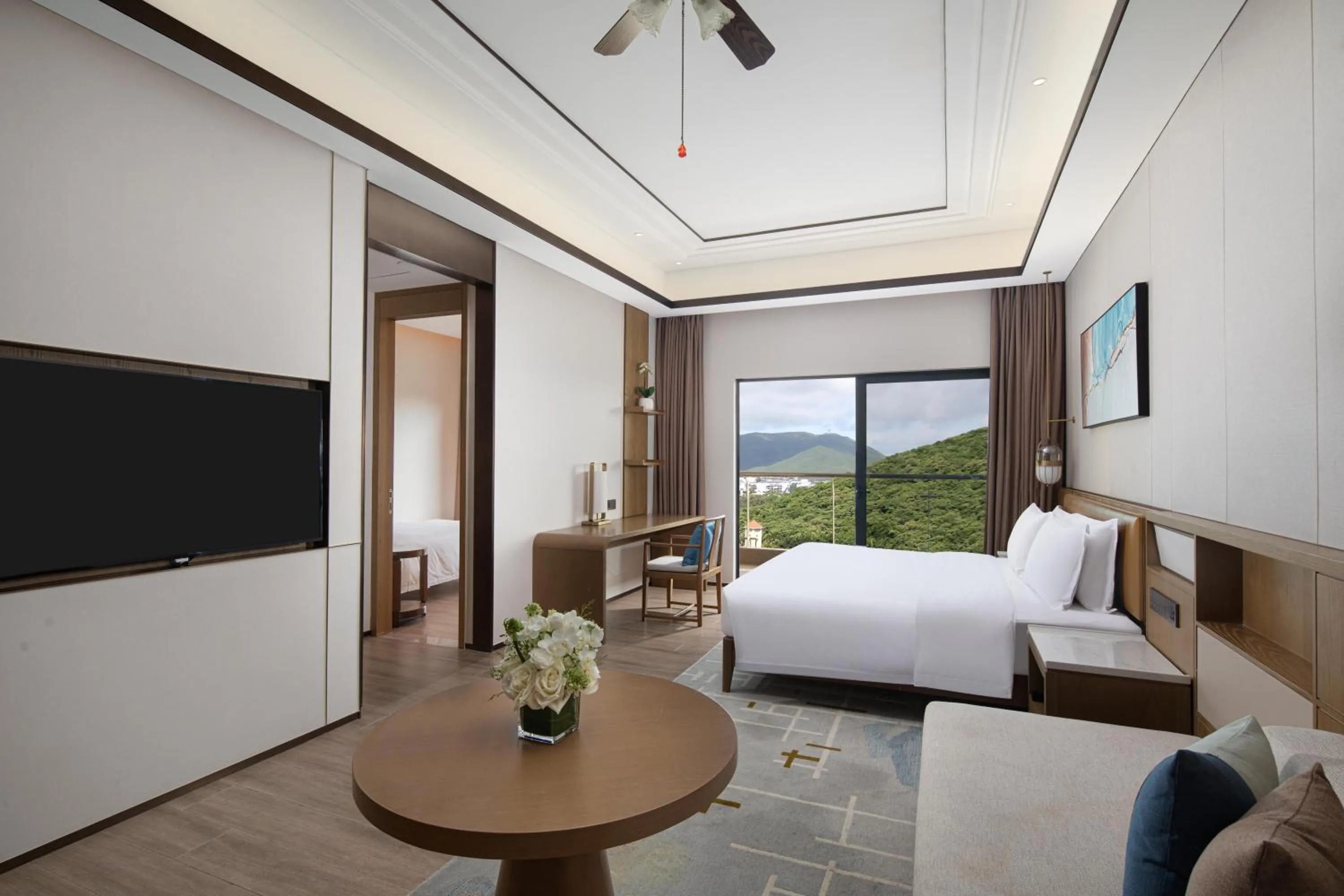 Photo of the whole room, Bed in Holiday Inn & Suites Sanya Yalong Bay