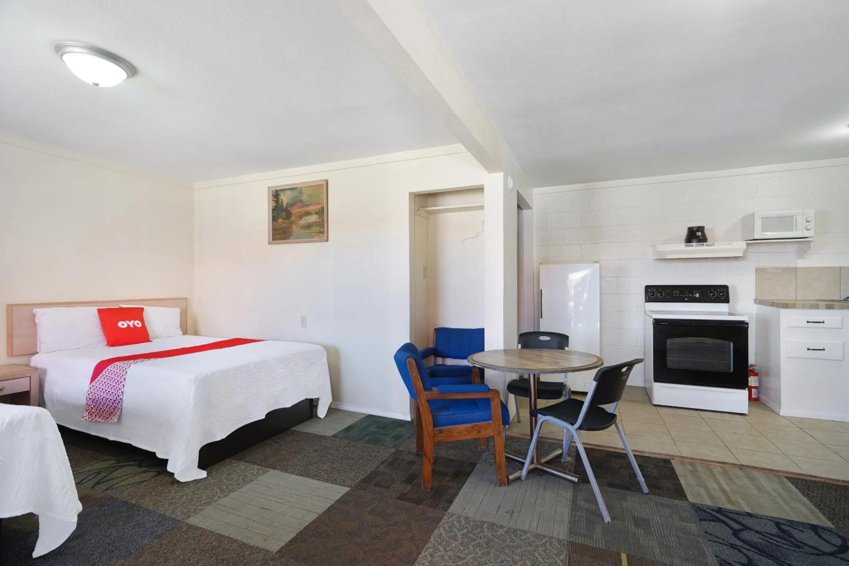 Bedroom, Bed in OYO Alpine TX near Big Bend National Park