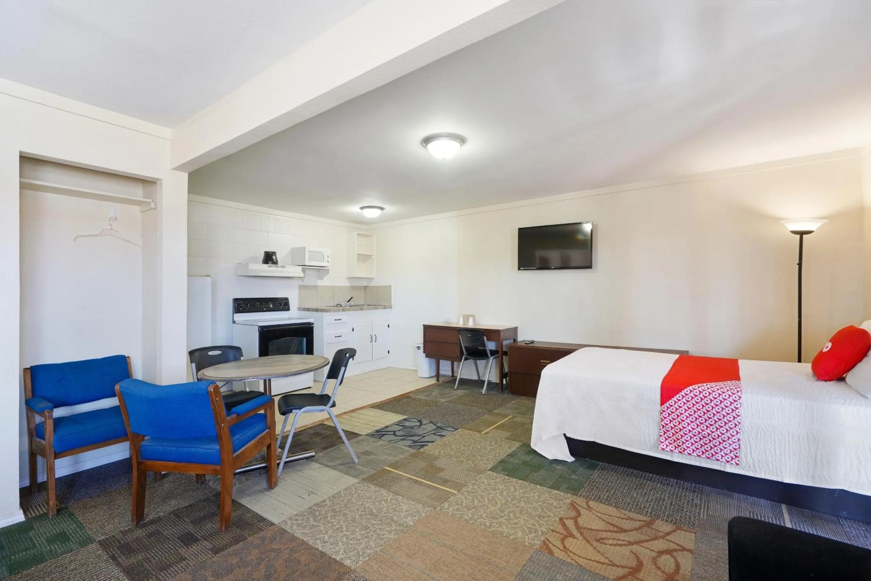 Bedroom, Bed in OYO Alpine TX near Big Bend National Park