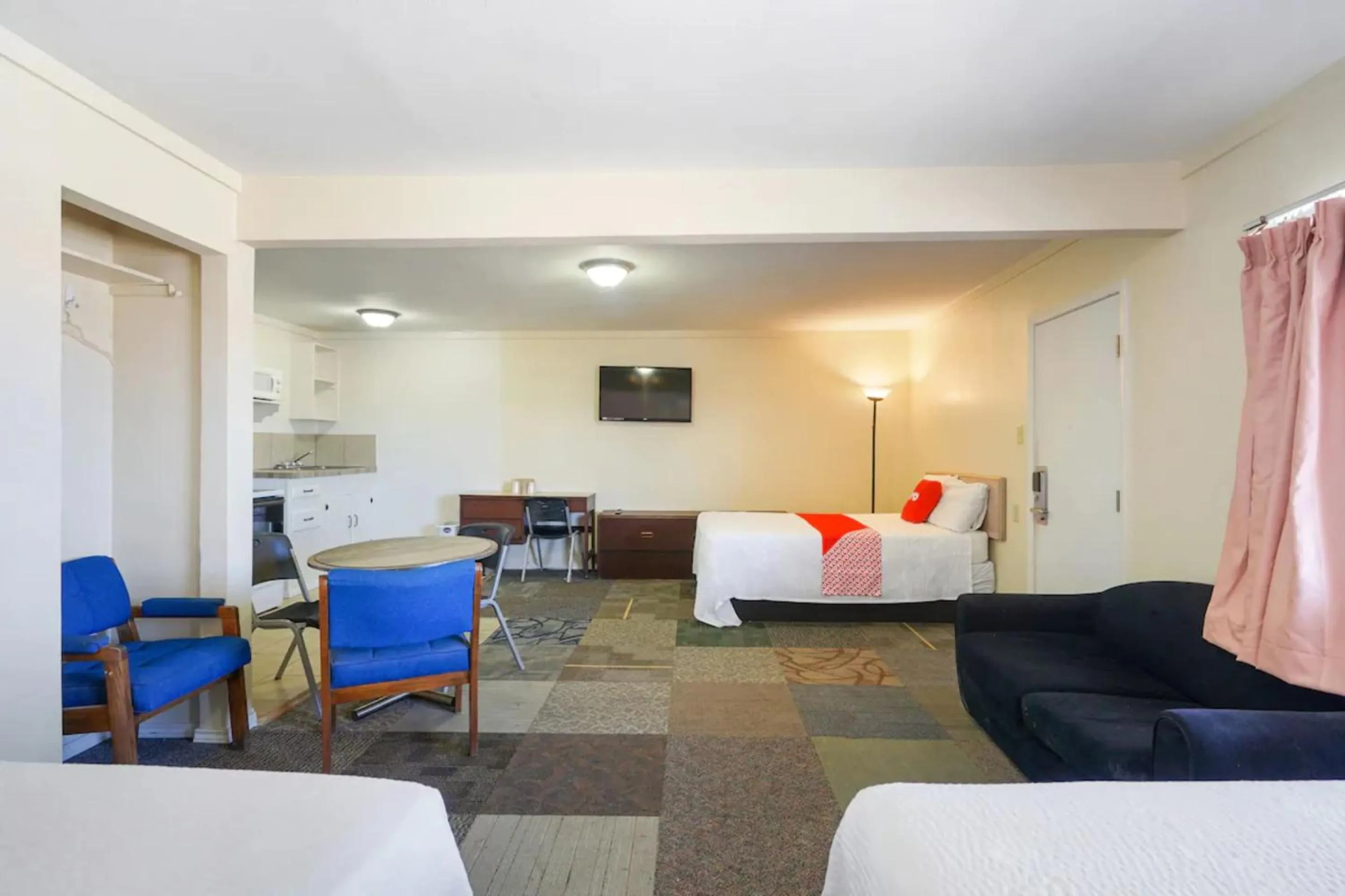 Bedroom in OYO Alpine TX near Big Bend National Park