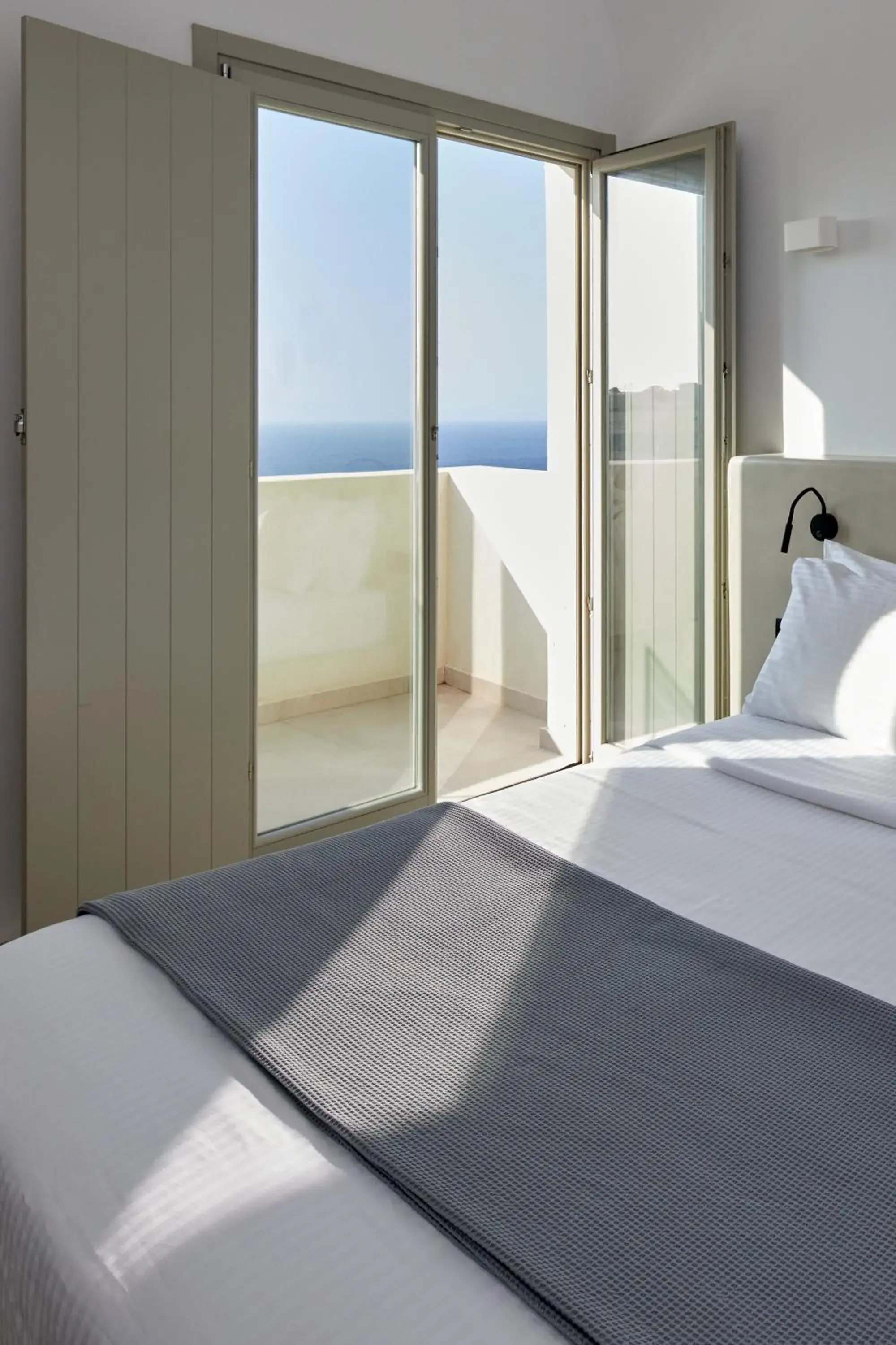 Junior Suite with outdoor heated Hot Hydromassage Tub in Adorno Oia Junior Suite with outdoor heated Hot Hydromassage Tub in Adorno Oia