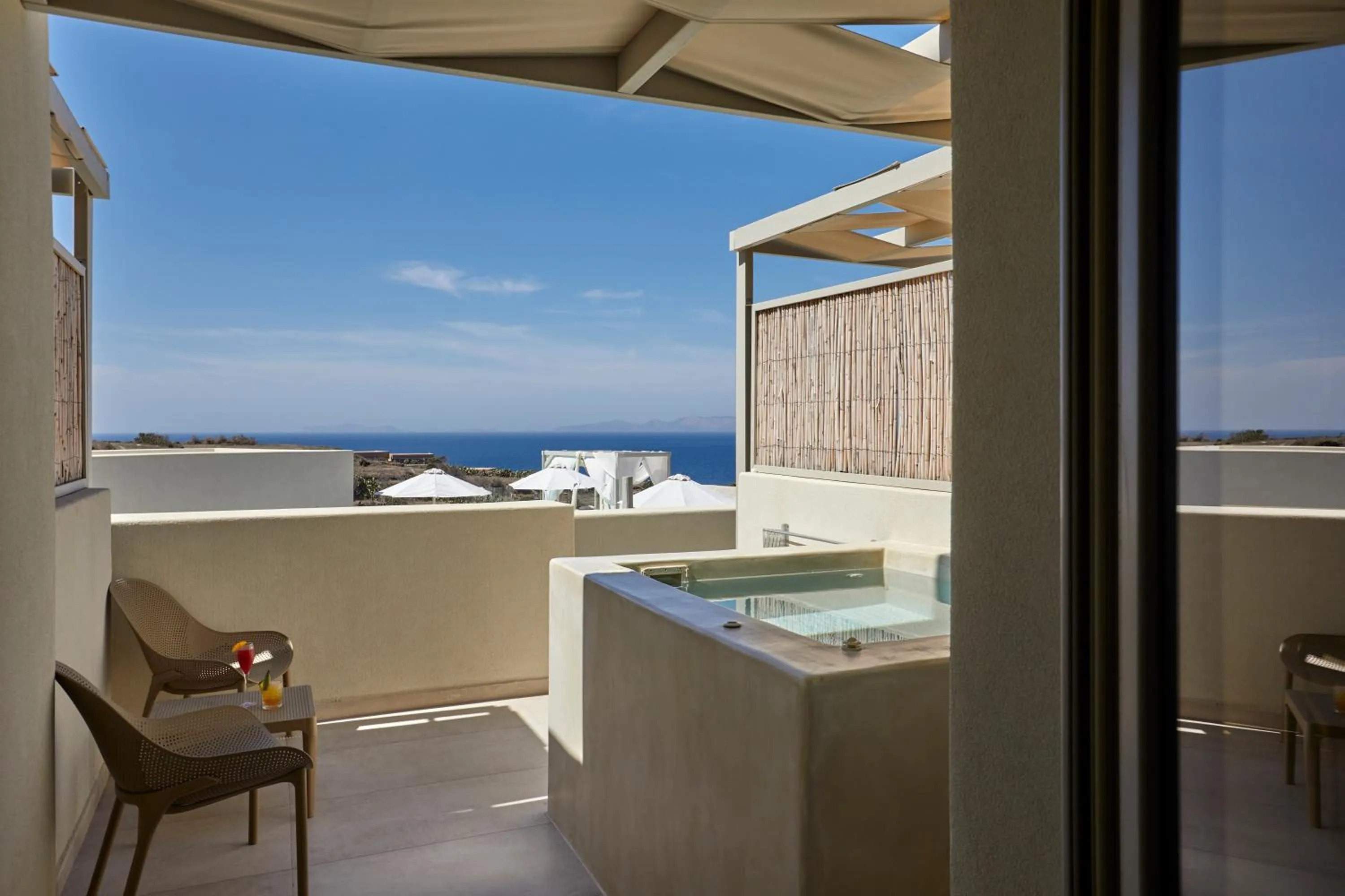 Hot Tub in Adorno Oia