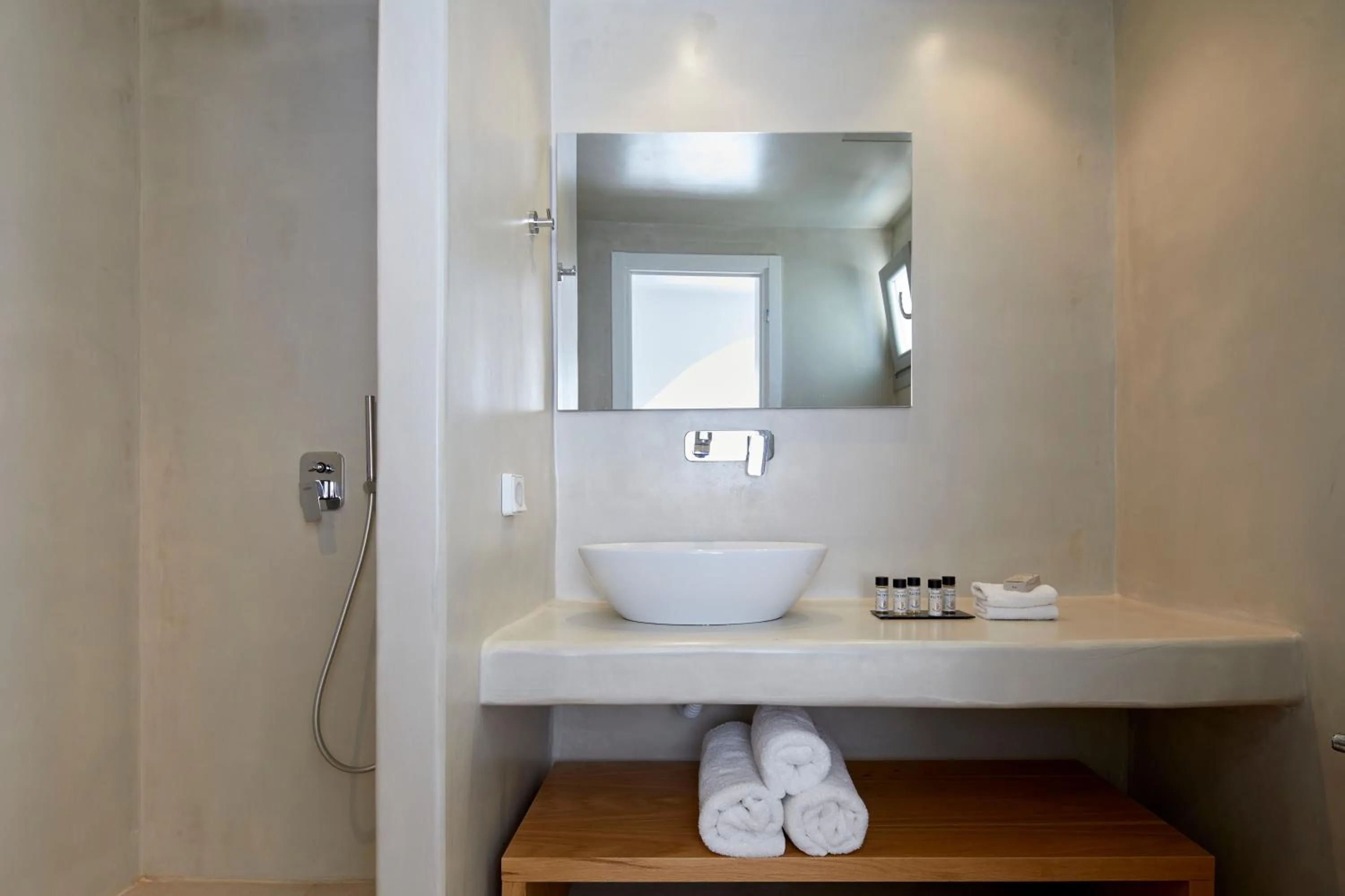 Bathroom in Adorno Oia