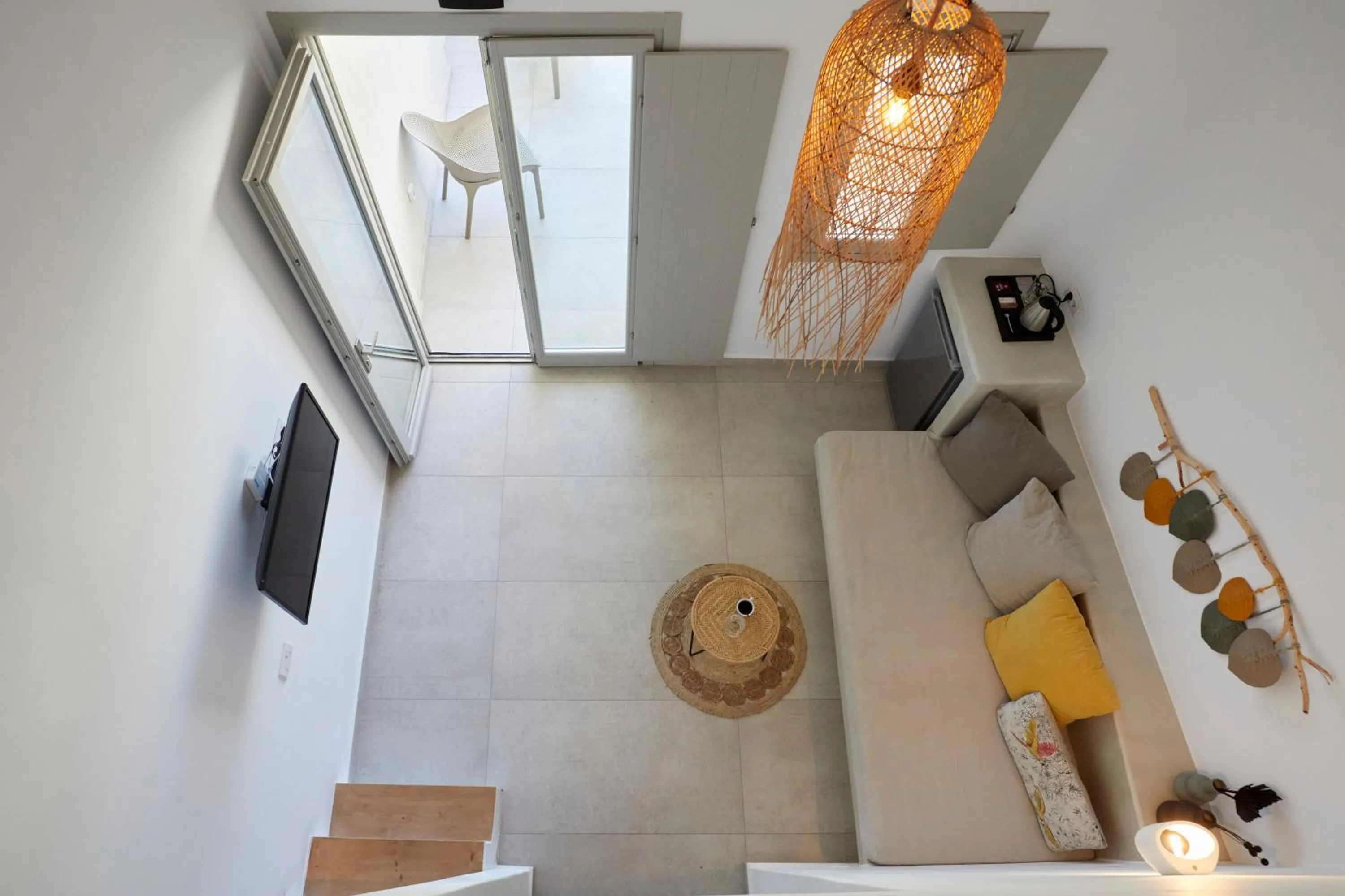 TV and multimedia in Adorno Oia