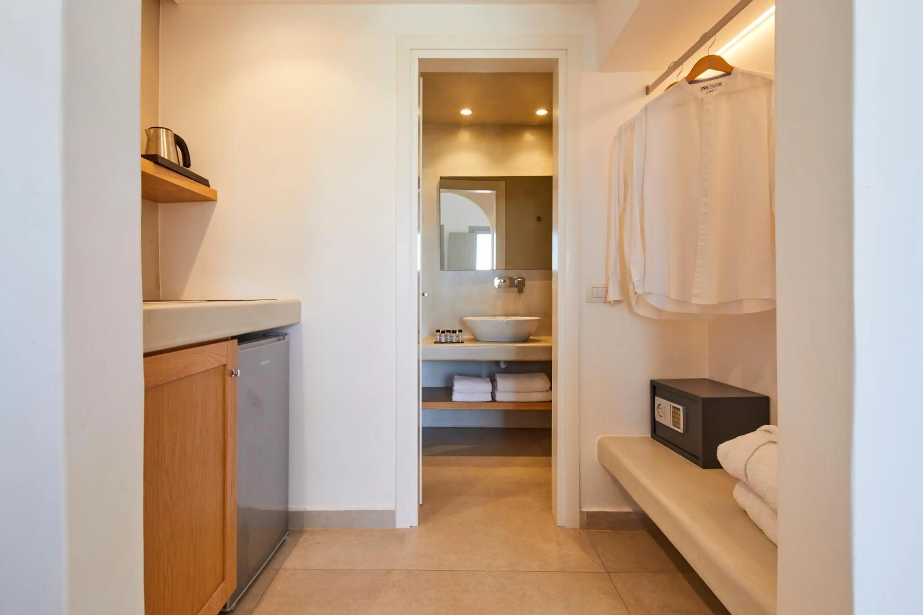 Bathroom, Bed in Adorno Oia