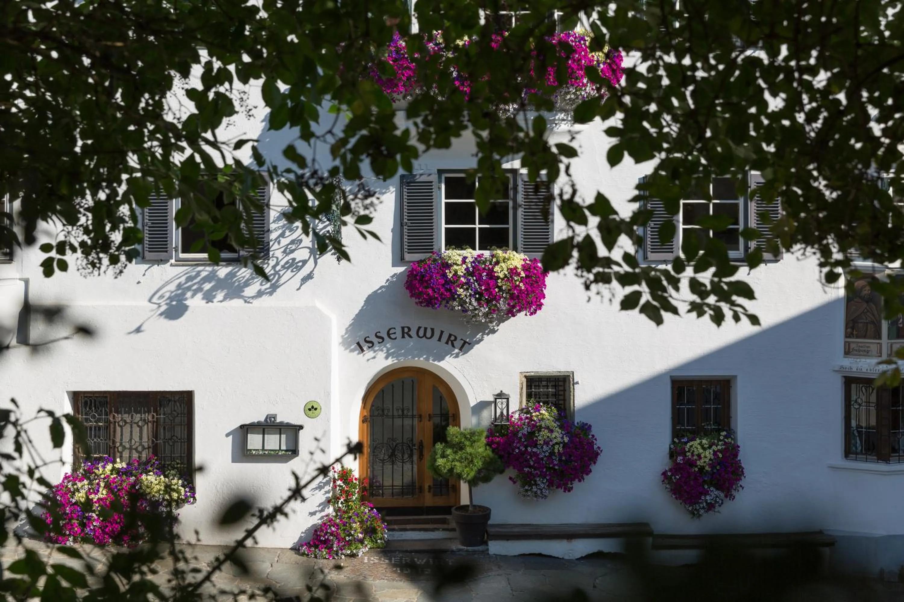 Facade/entrance in Isserwirt
