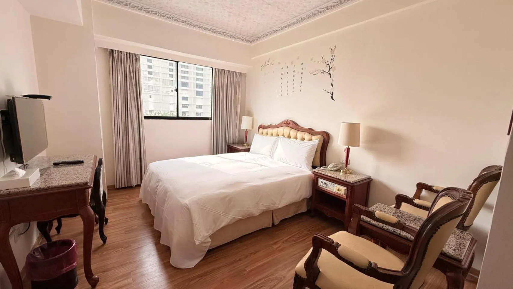 Bed in Hua Tong Hotel