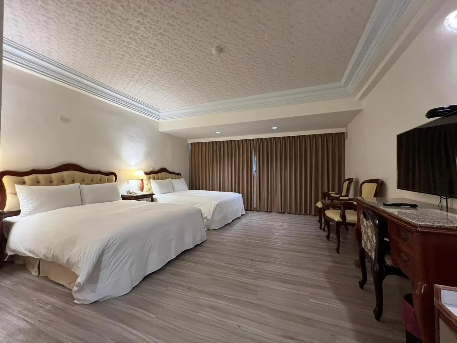 Bed in Hua Tong Hotel