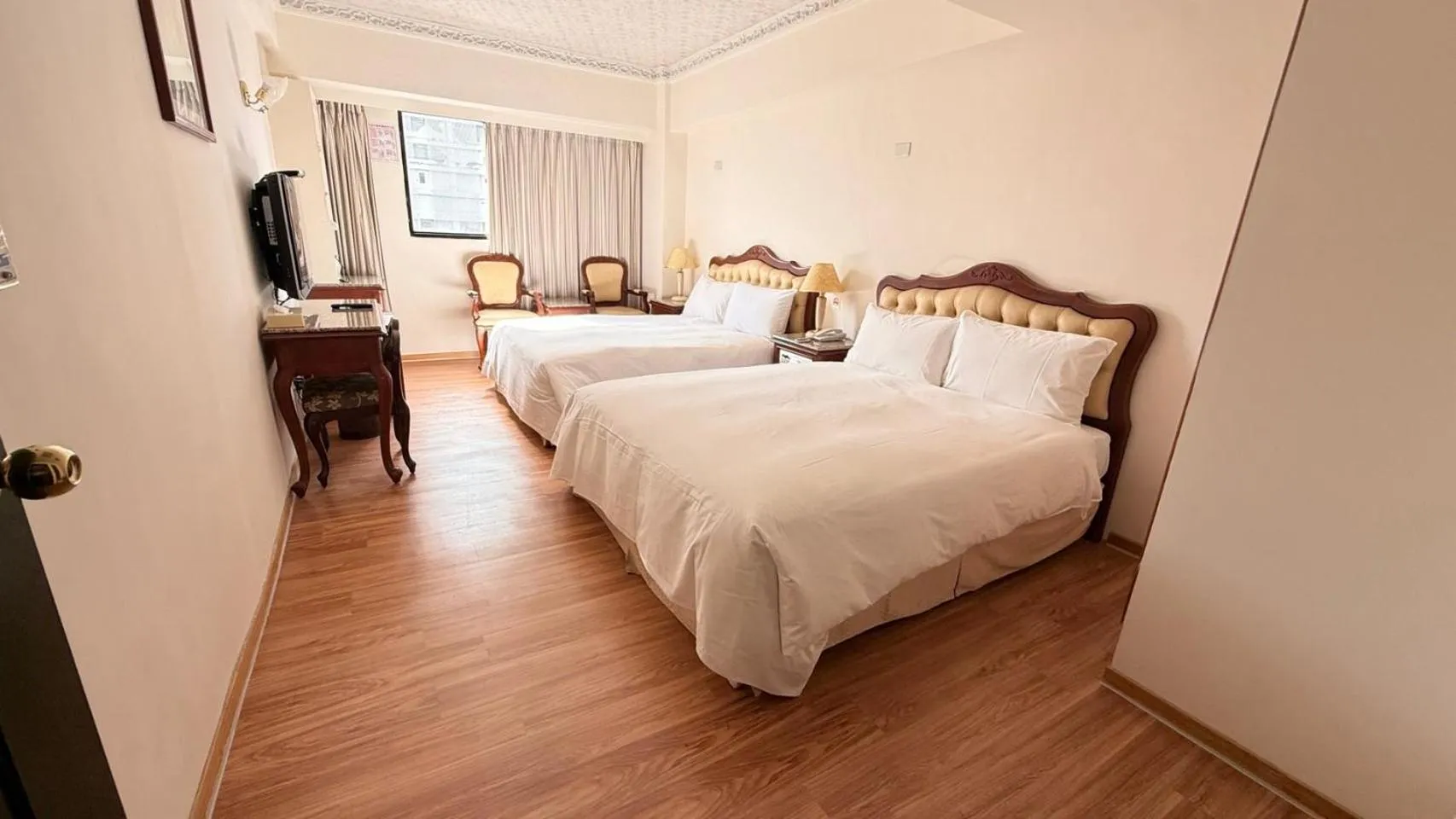 Bed in Hua Tong Hotel