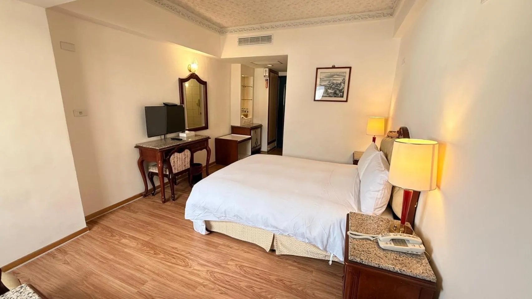 Bed in Hua Tong Hotel