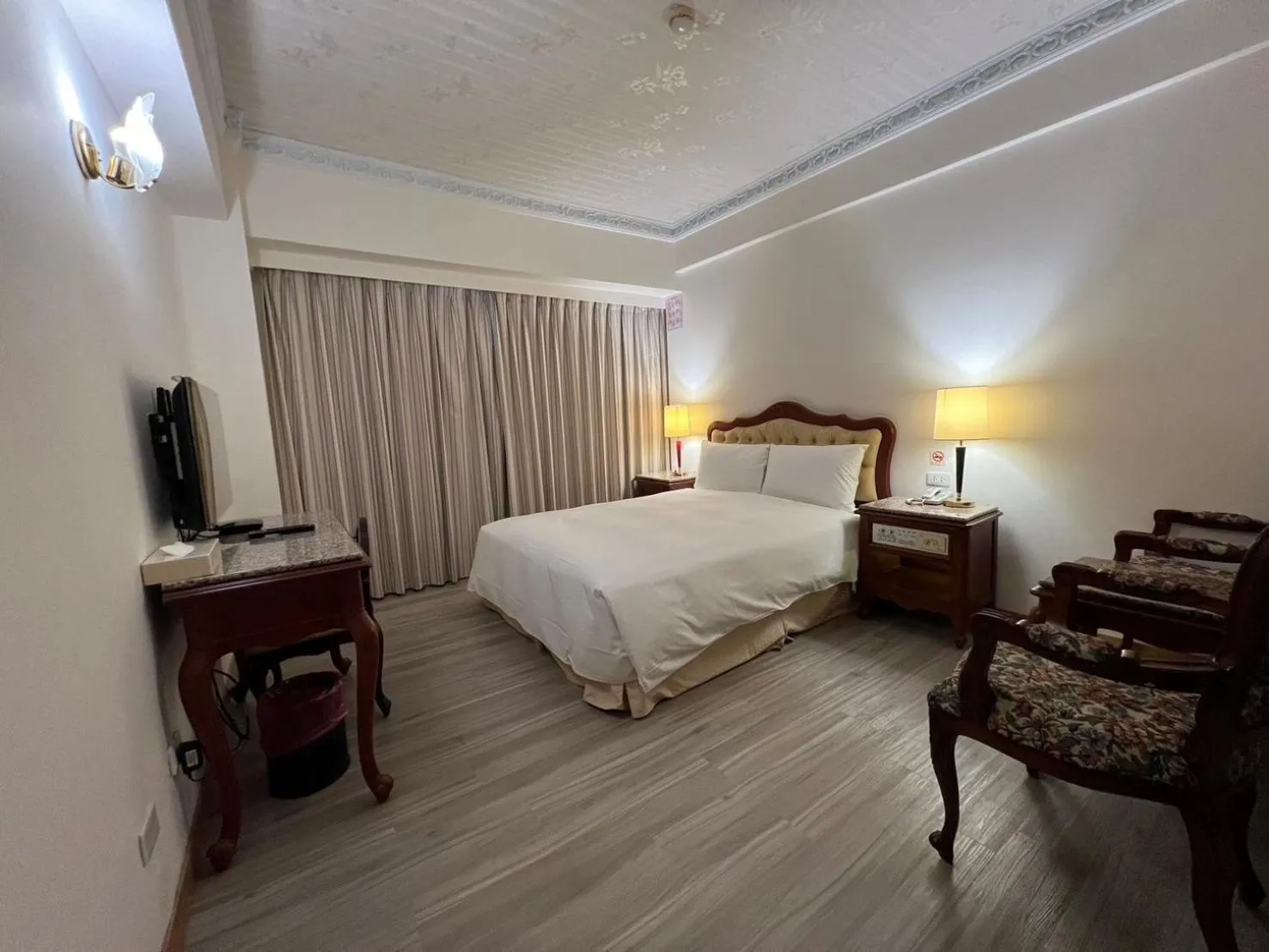 Bed in Hua Tong Hotel