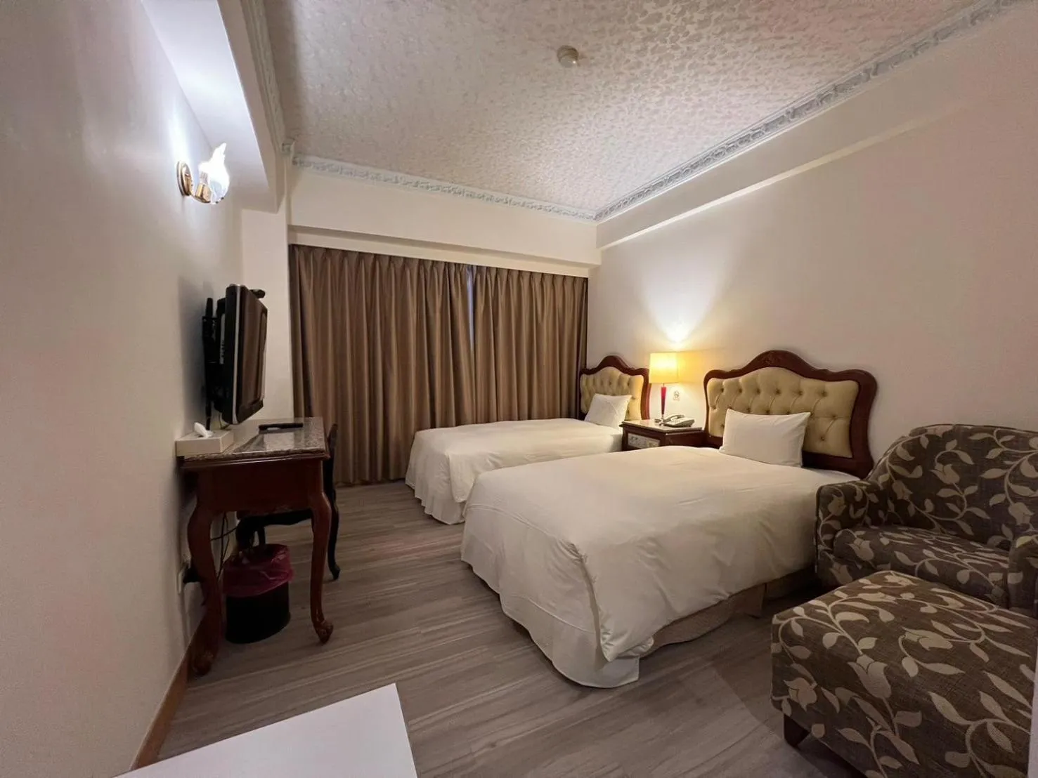 Bed in Hua Tong Hotel