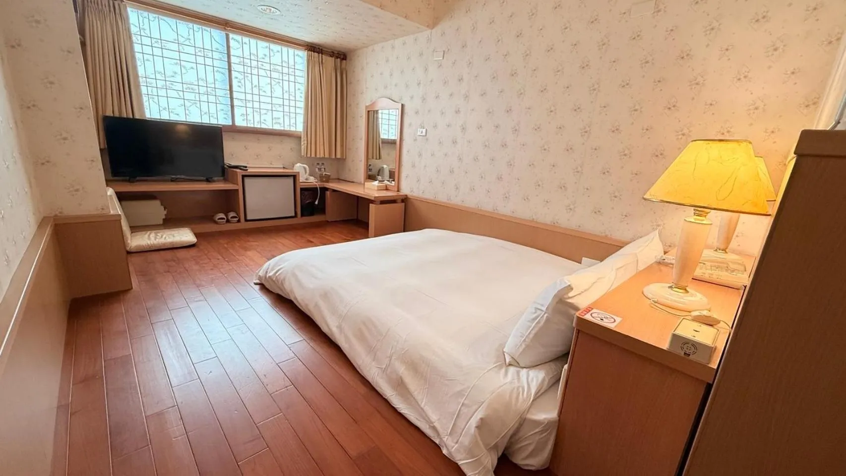 Bed in Hua Tong Hotel