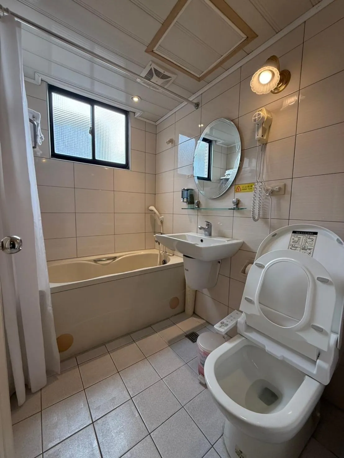 Shower in Hua Tong Hotel