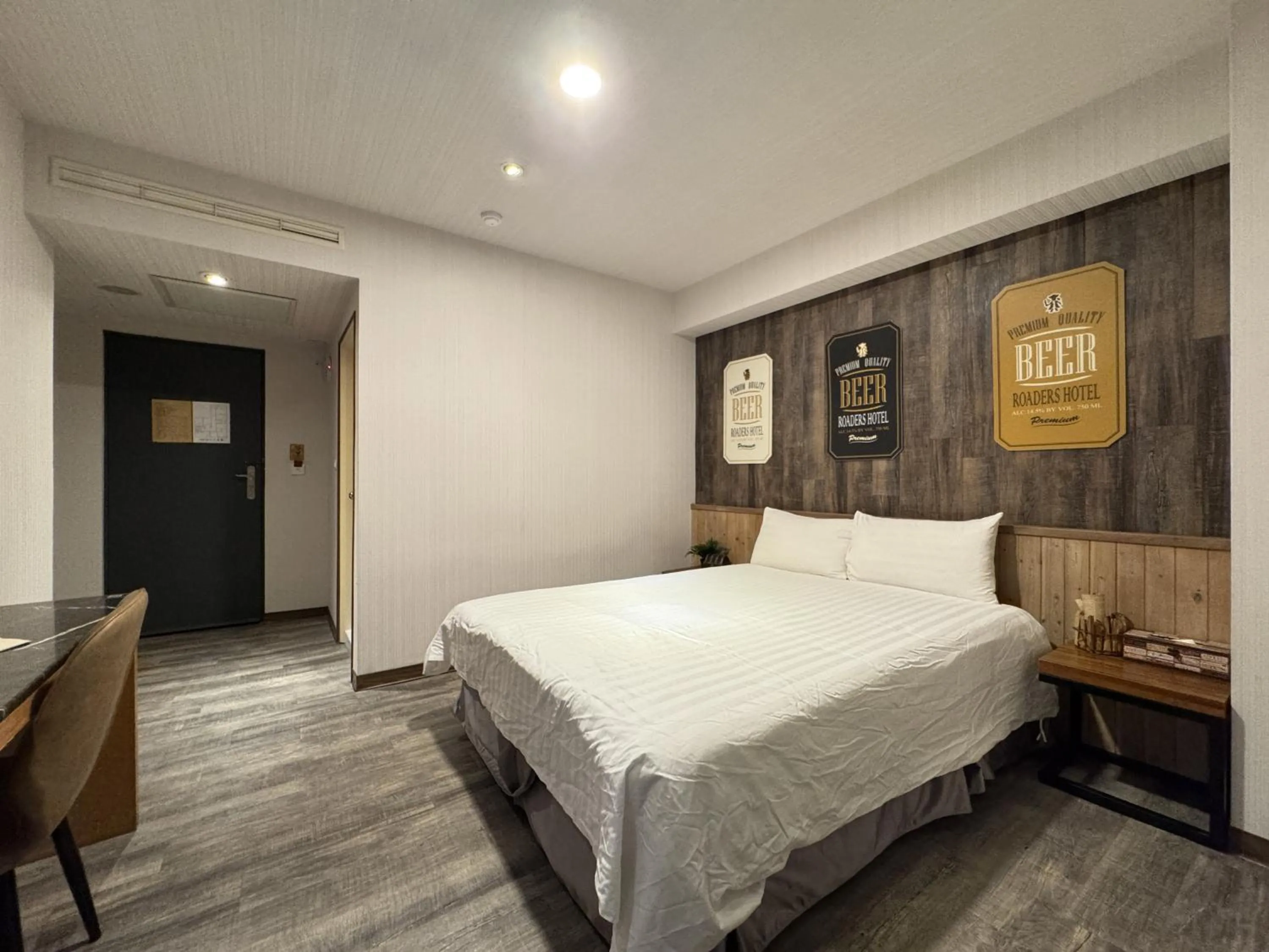 Photo of the whole room, Bed in Roaders Hotel Hualien Dongda