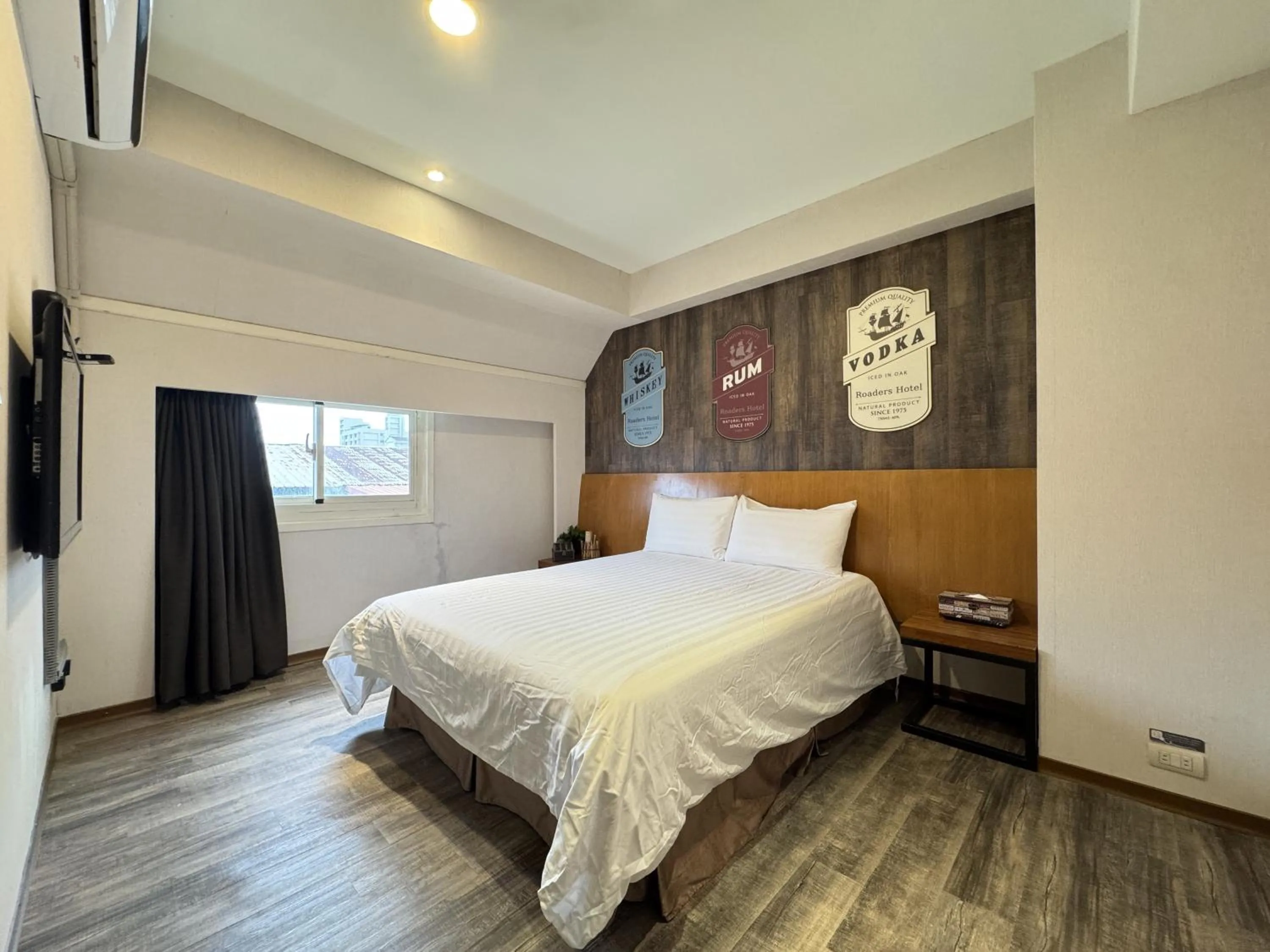 Photo of the whole room, Bed in Roaders Hotel Hualien Dongda