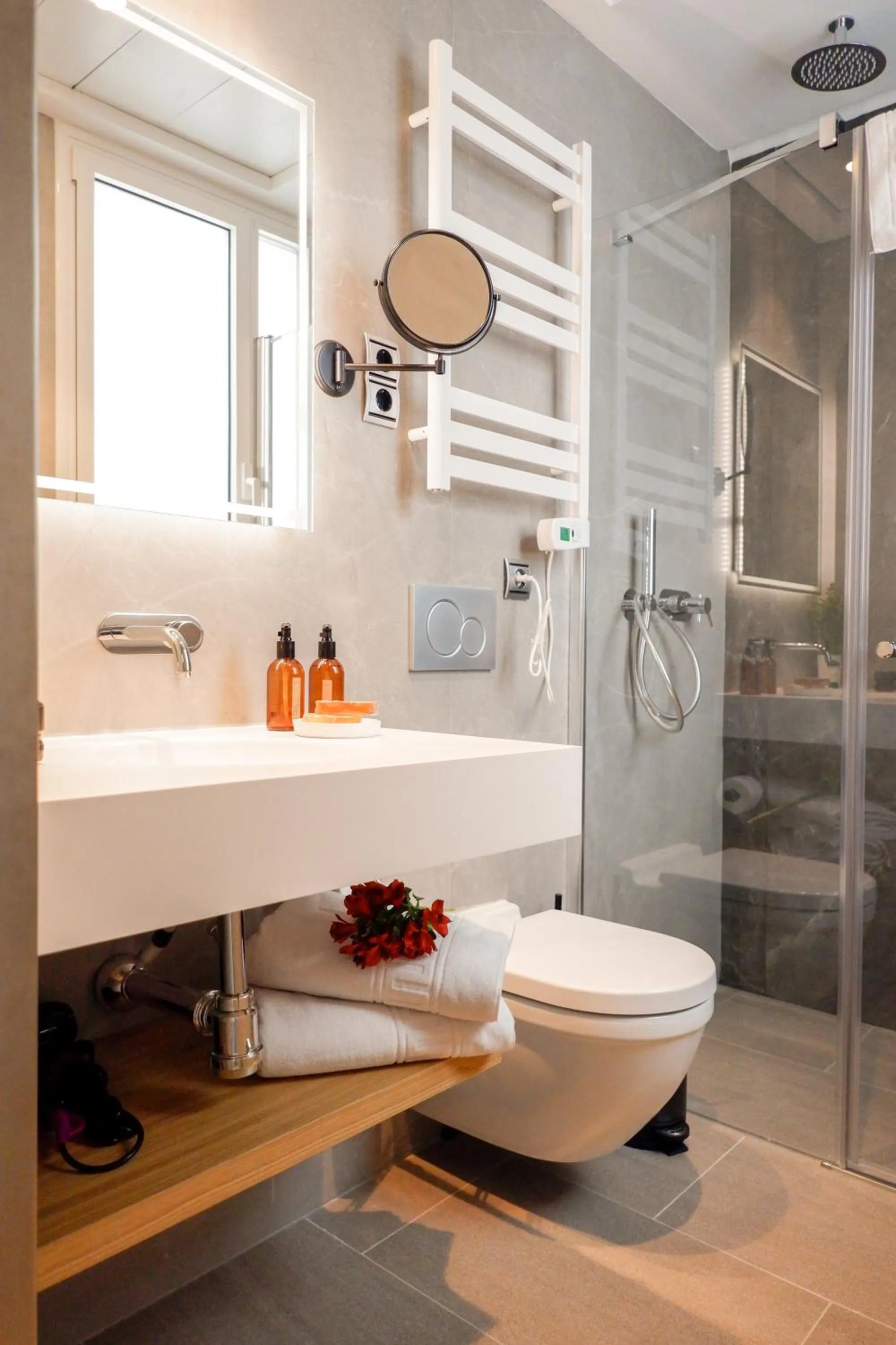 Bathroom in U-Sense Sevilla Catedral