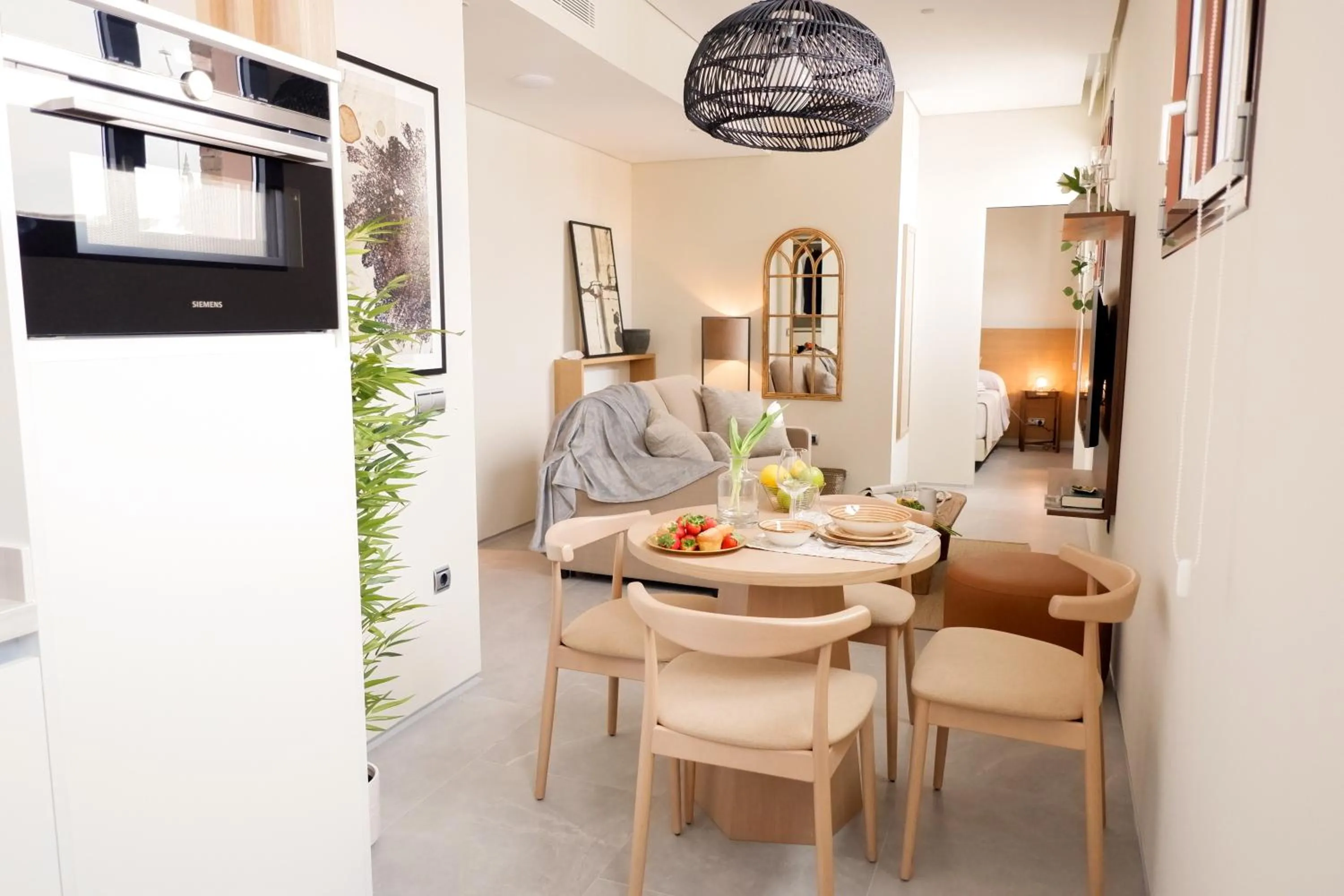 Dining area in U-Sense Sevilla Catedral