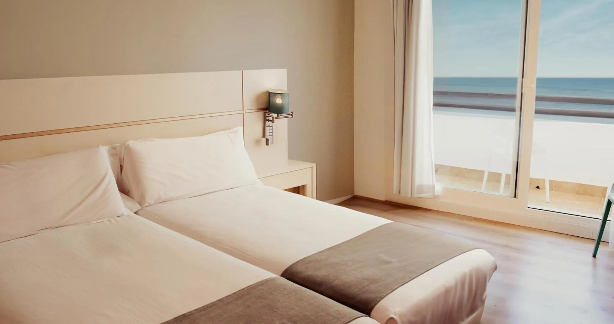 Bedroom, Bed in Hotel Vértice Chipiona Mar