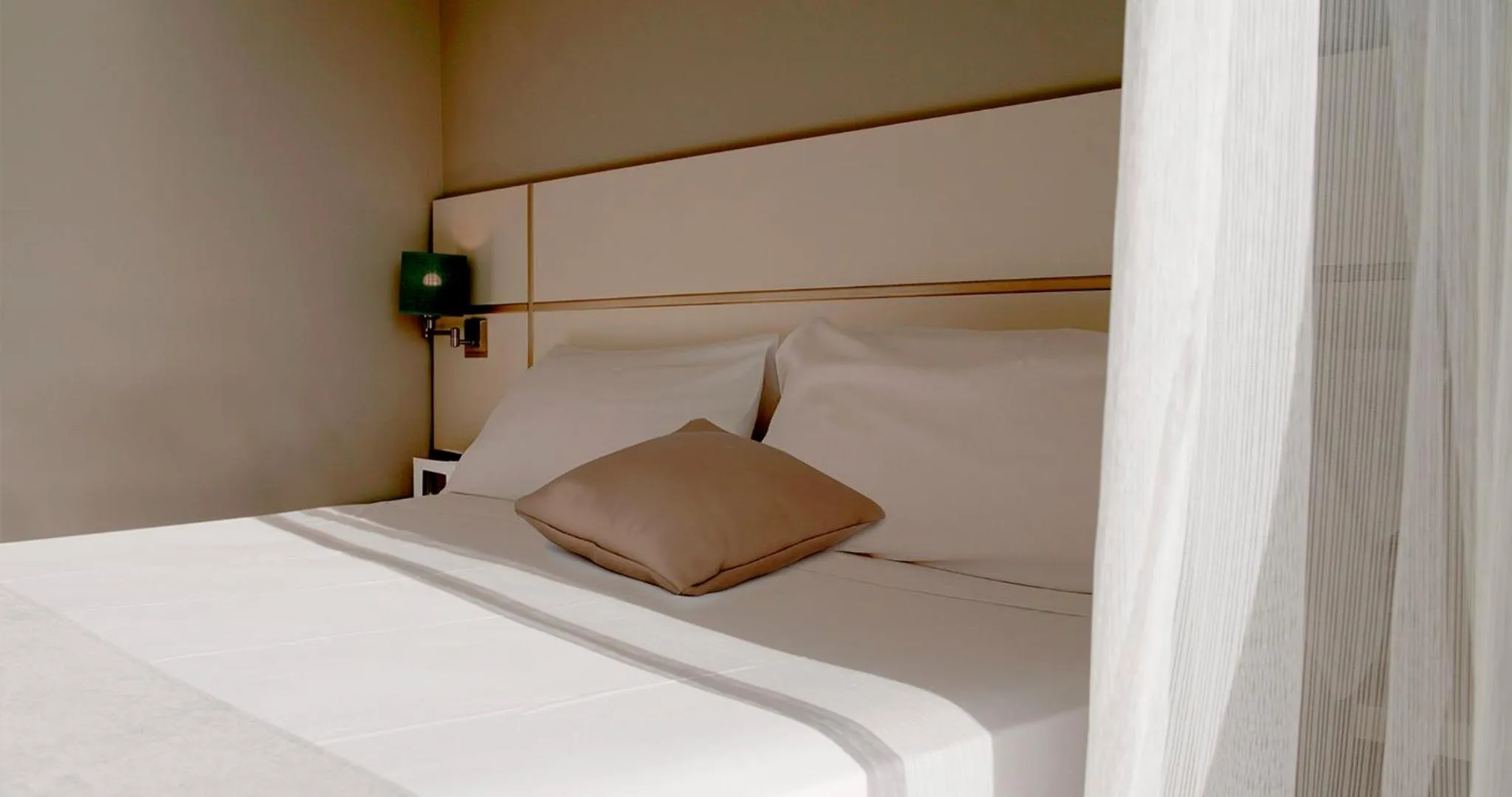 Bed in Hotel Vértice Chipiona Mar