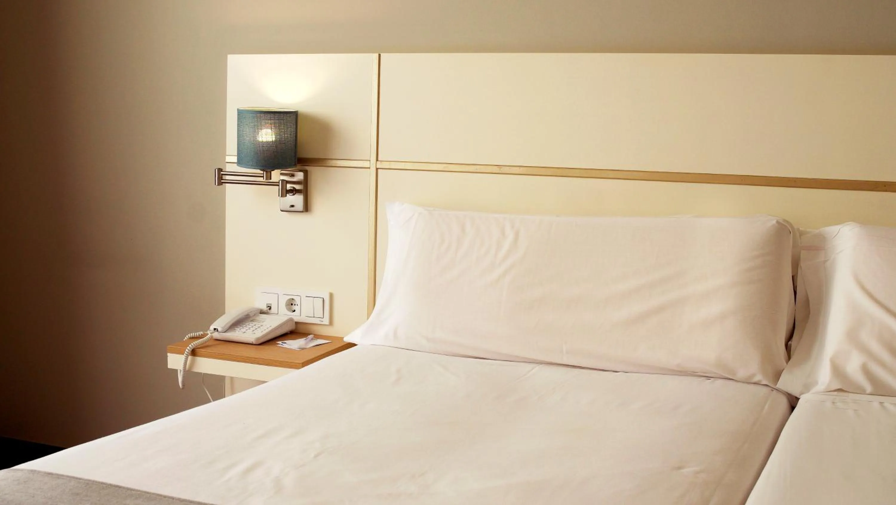 Bedroom, Bed in Hotel Vértice Chipiona Mar