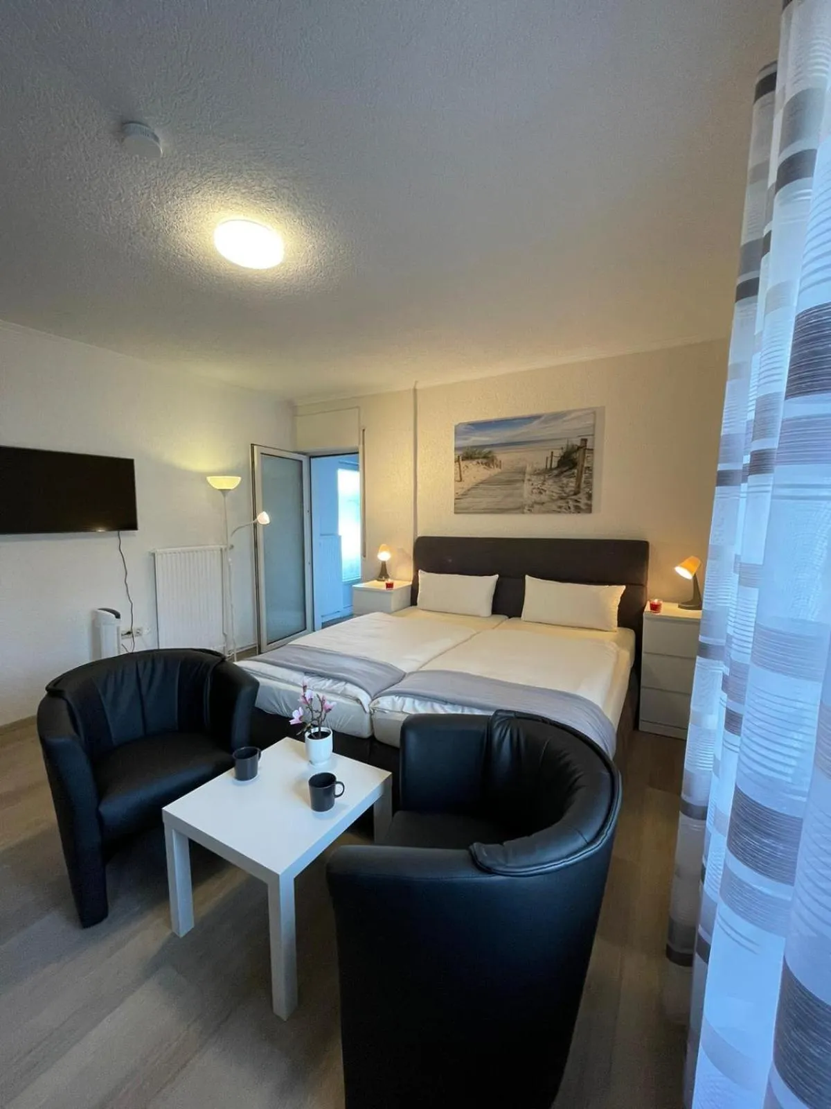 Photo of the whole room, Bed in Varel Bay Hotel