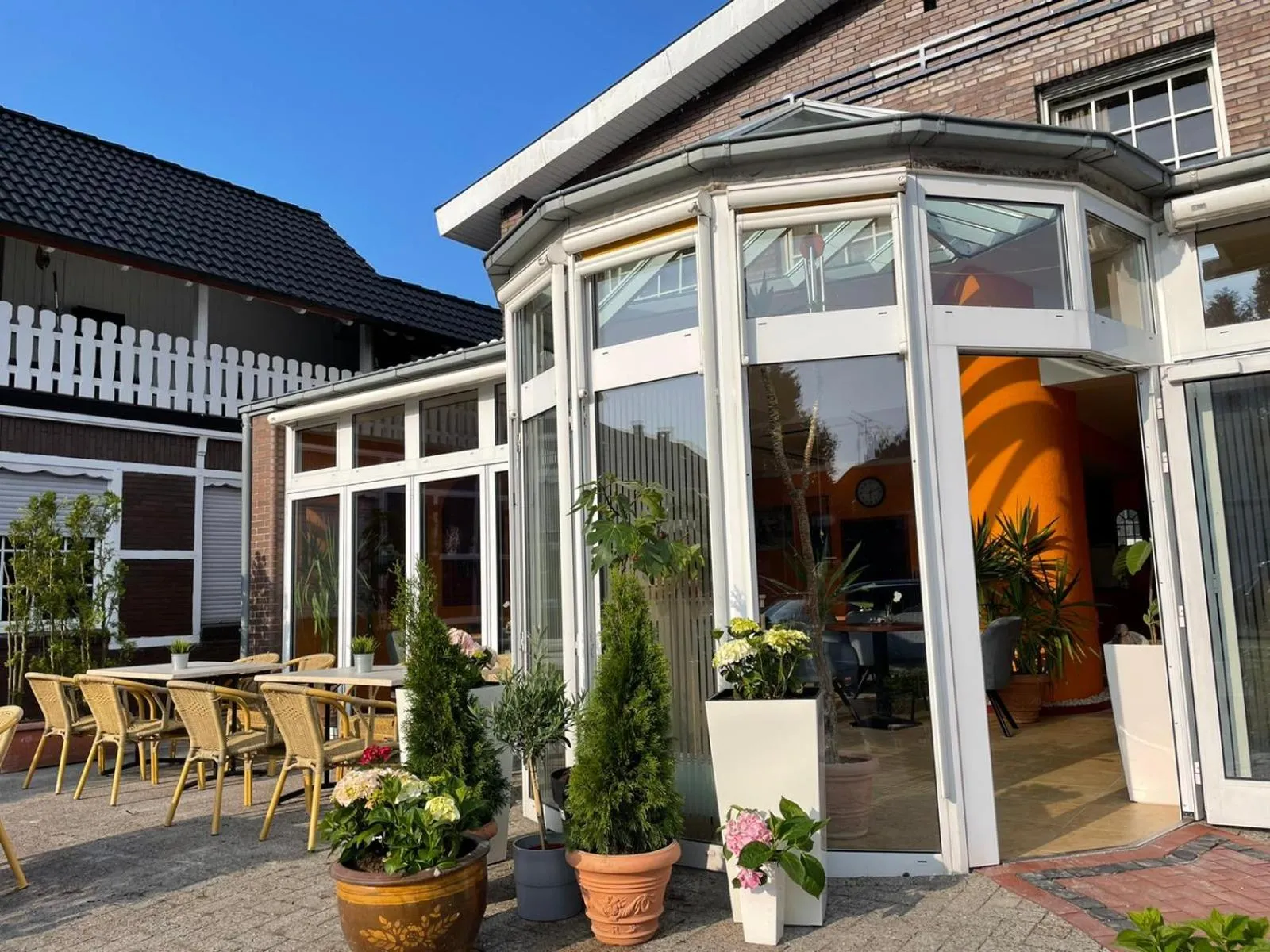 Patio in Varel Bay Hotel