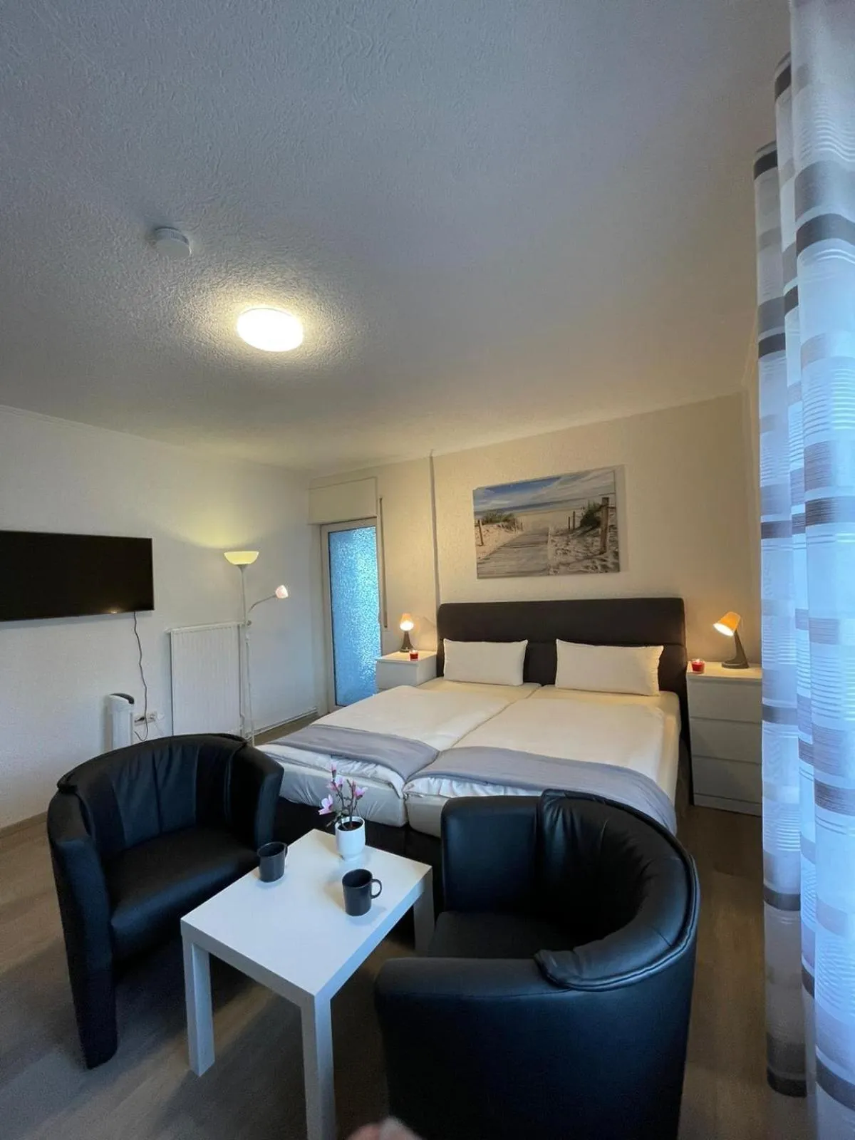 Photo of the whole room, Bed in Varel Bay Hotel