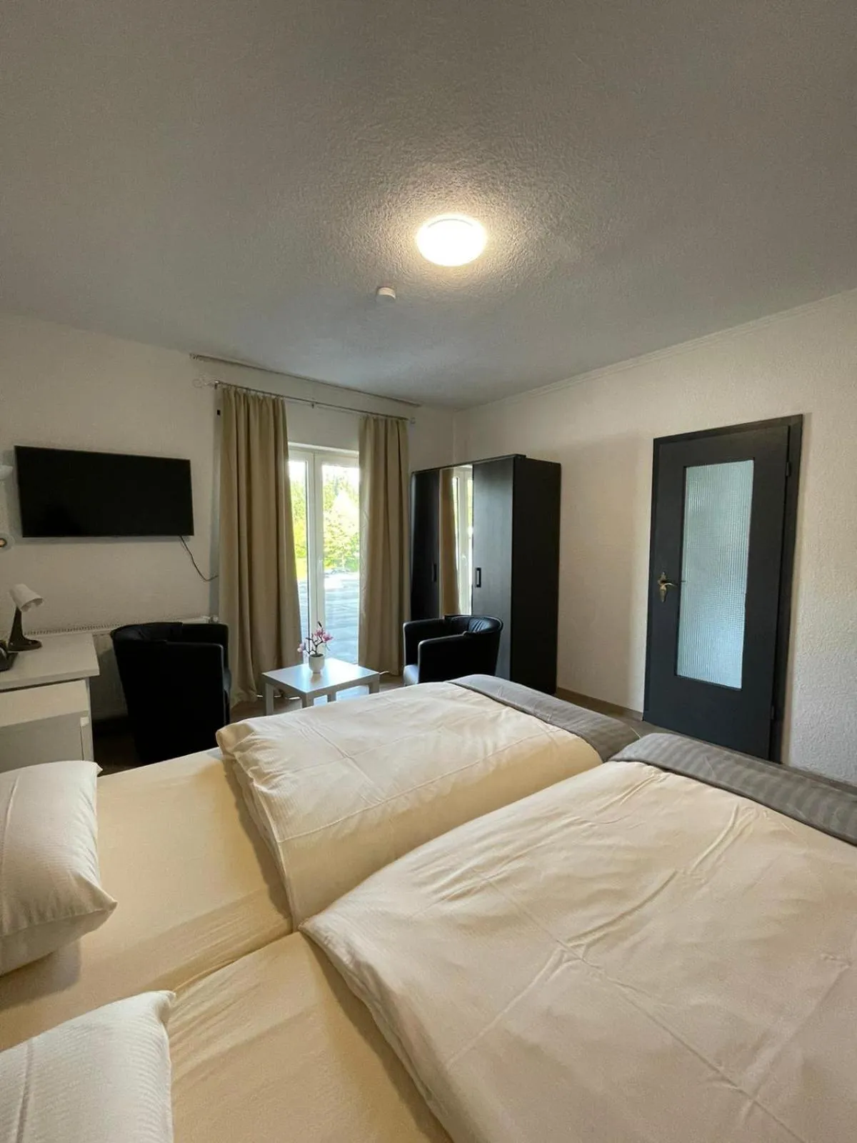 Bed in Varel Bay Hotel