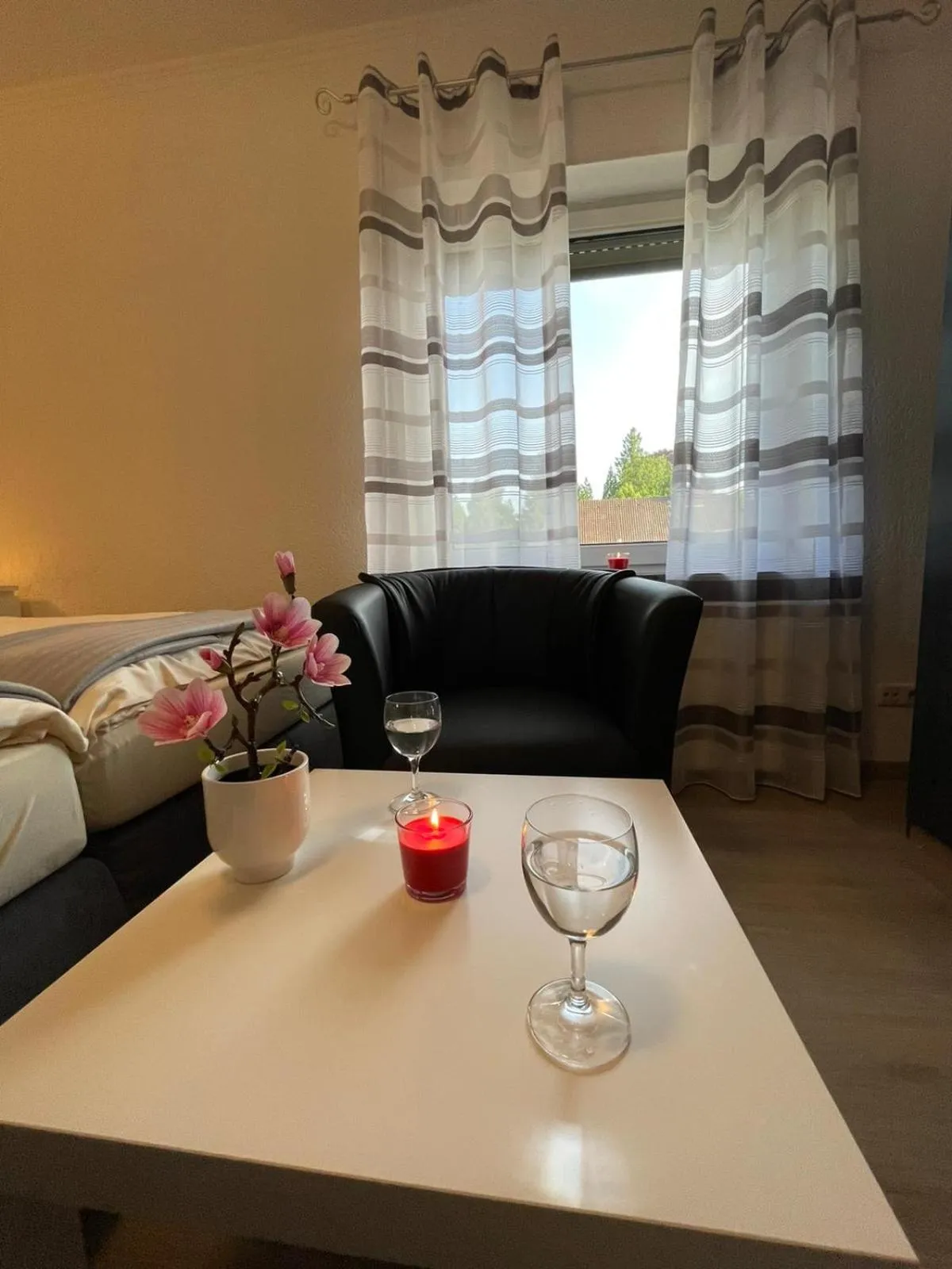 Photo of the whole room in Varel Bay Hotel