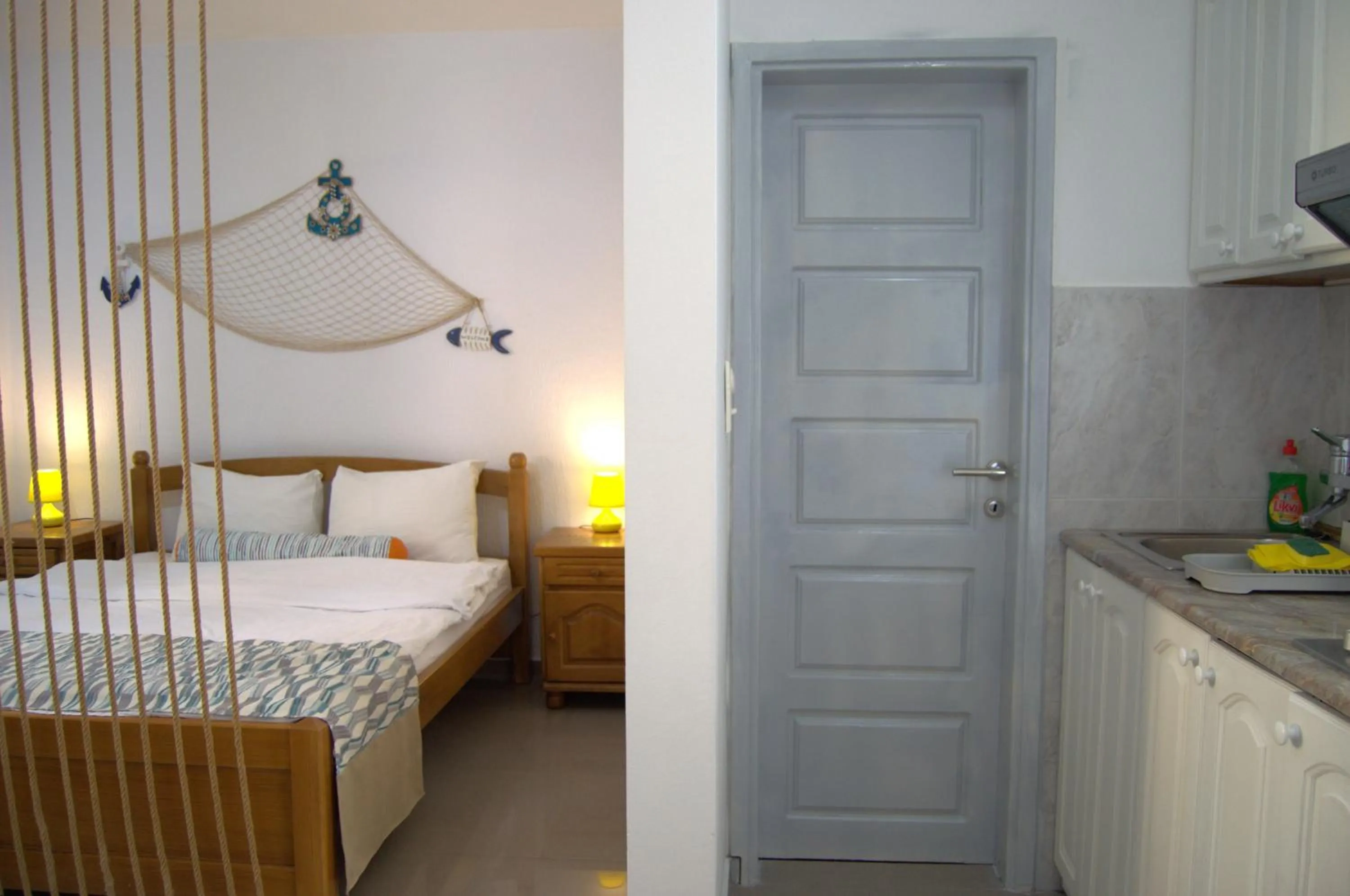 Toilet, Bed in Yeshill Apart & Studio