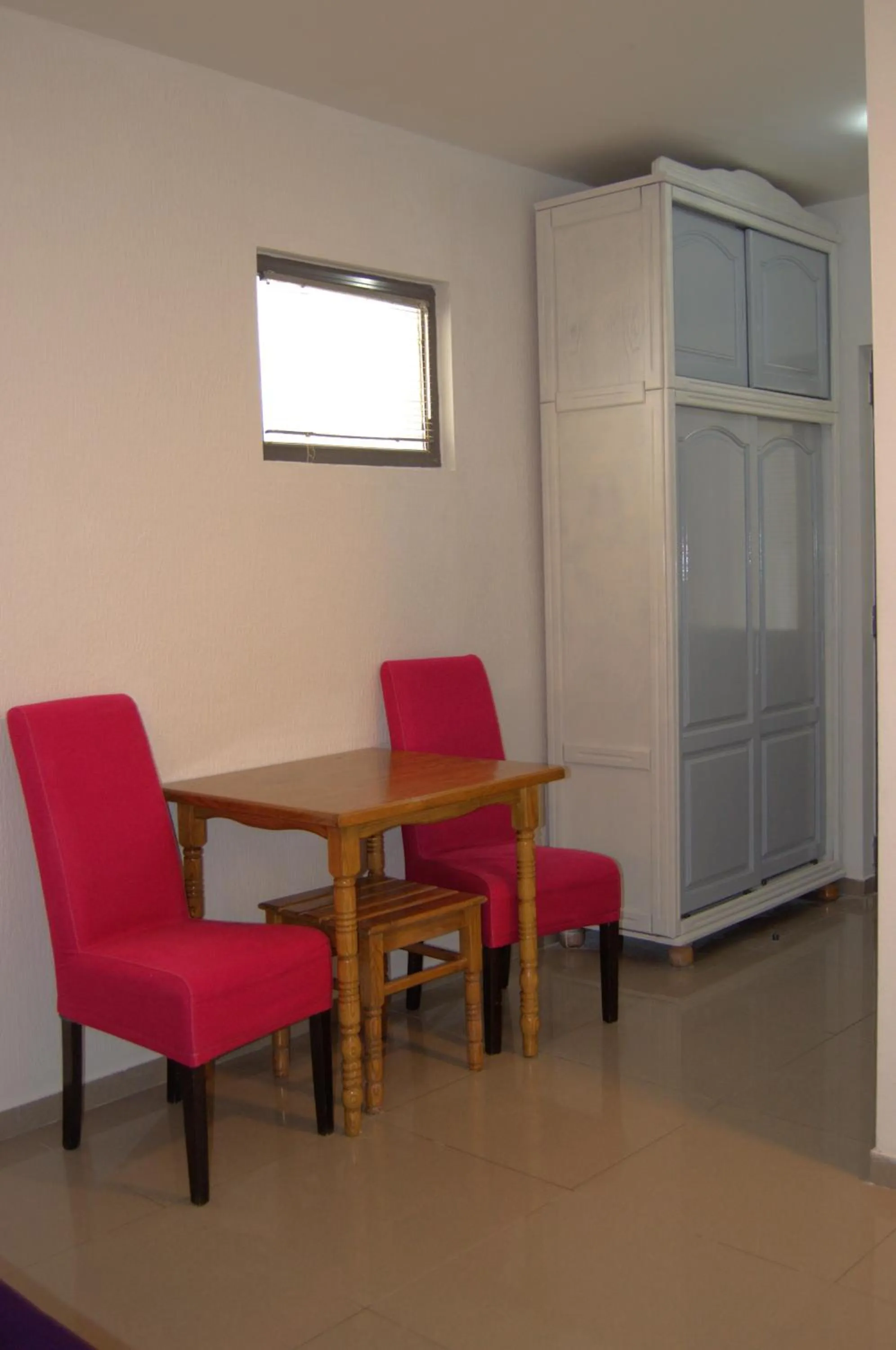 Dining area in Yeshill Apart & Studio