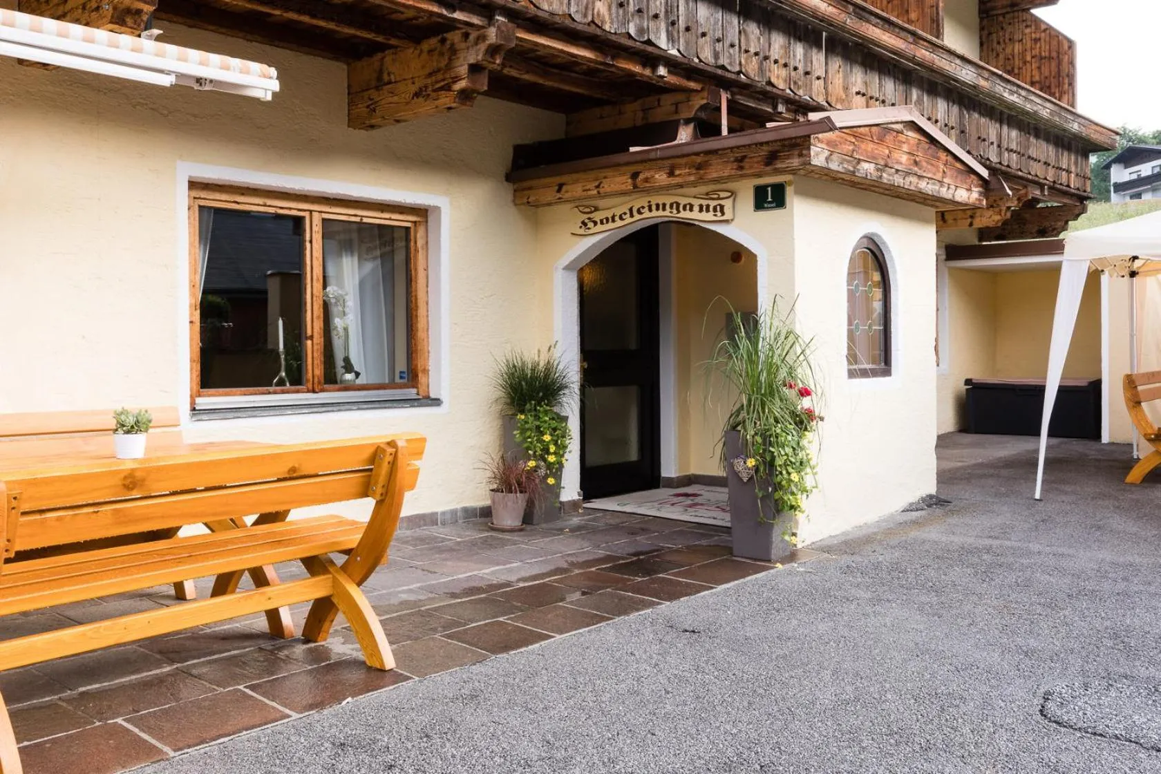Facade/entrance in Hotel Wiesenhof