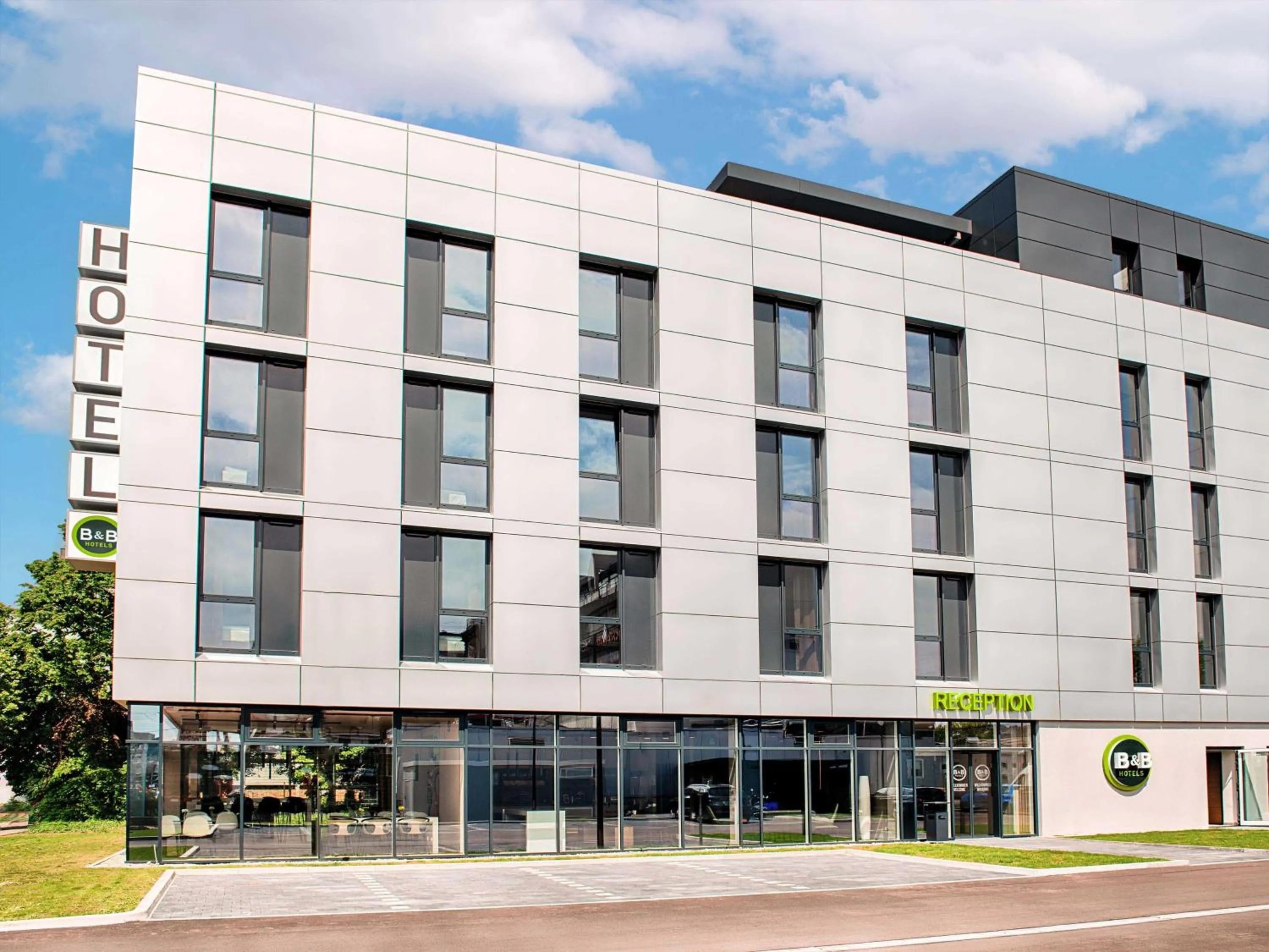 Property building in B&B Hotel Stuttgart-Neckarhafen