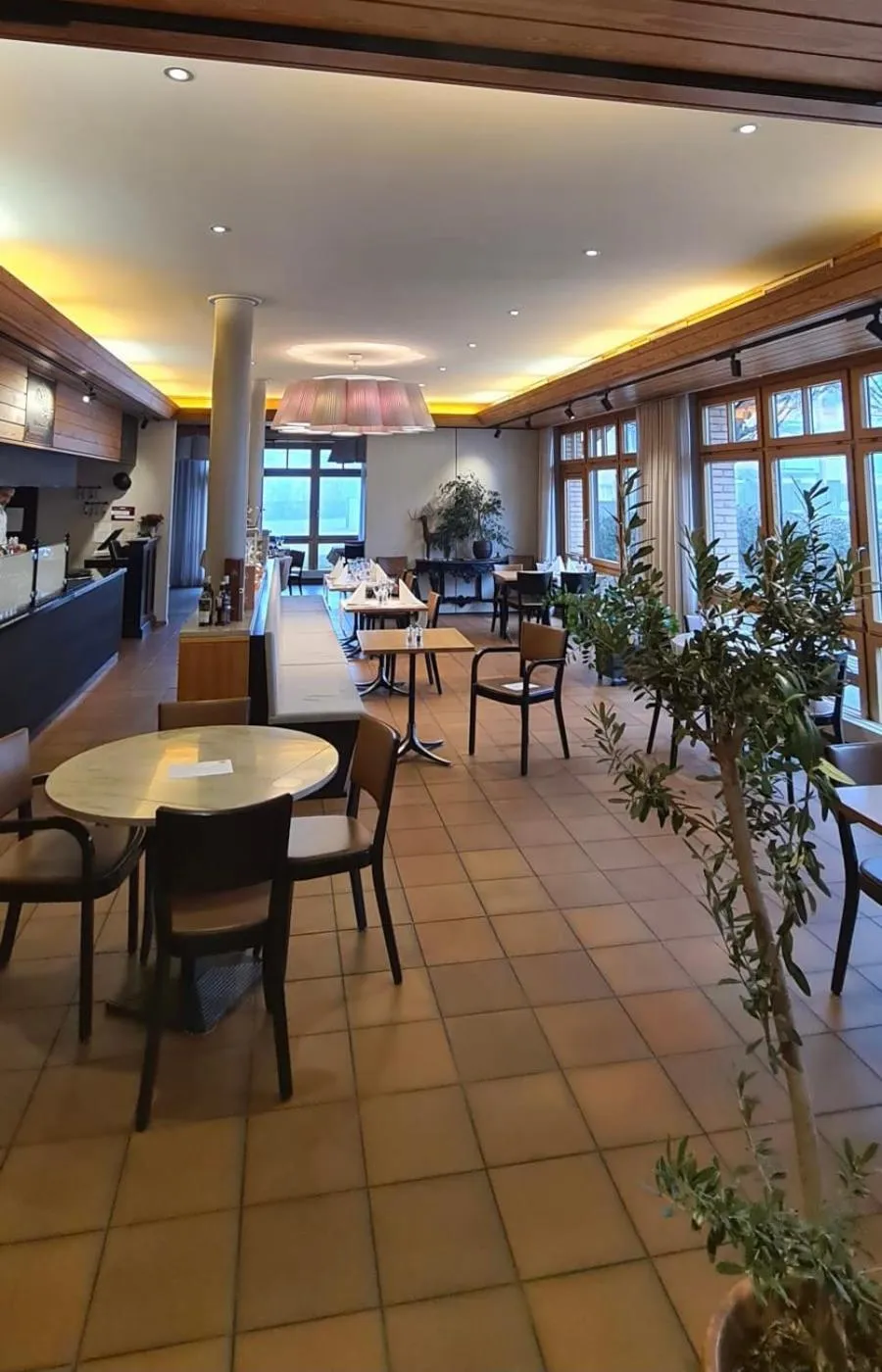 Restaurant/places to eat in Hotel Breiti