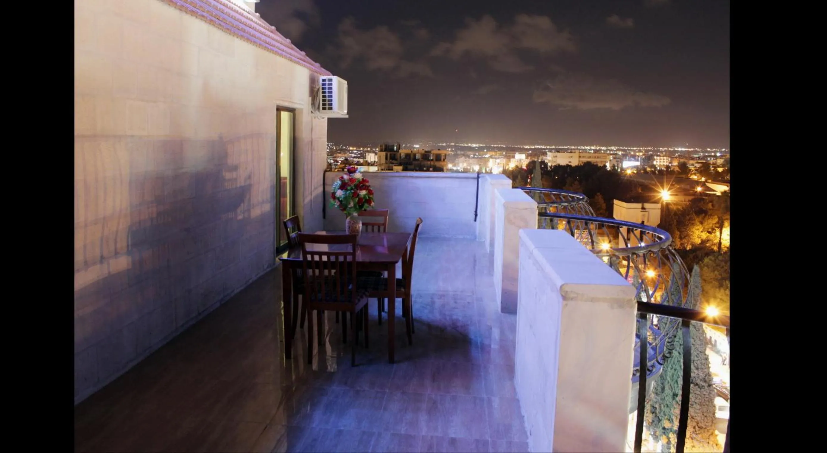 Night in Nahas Plaza